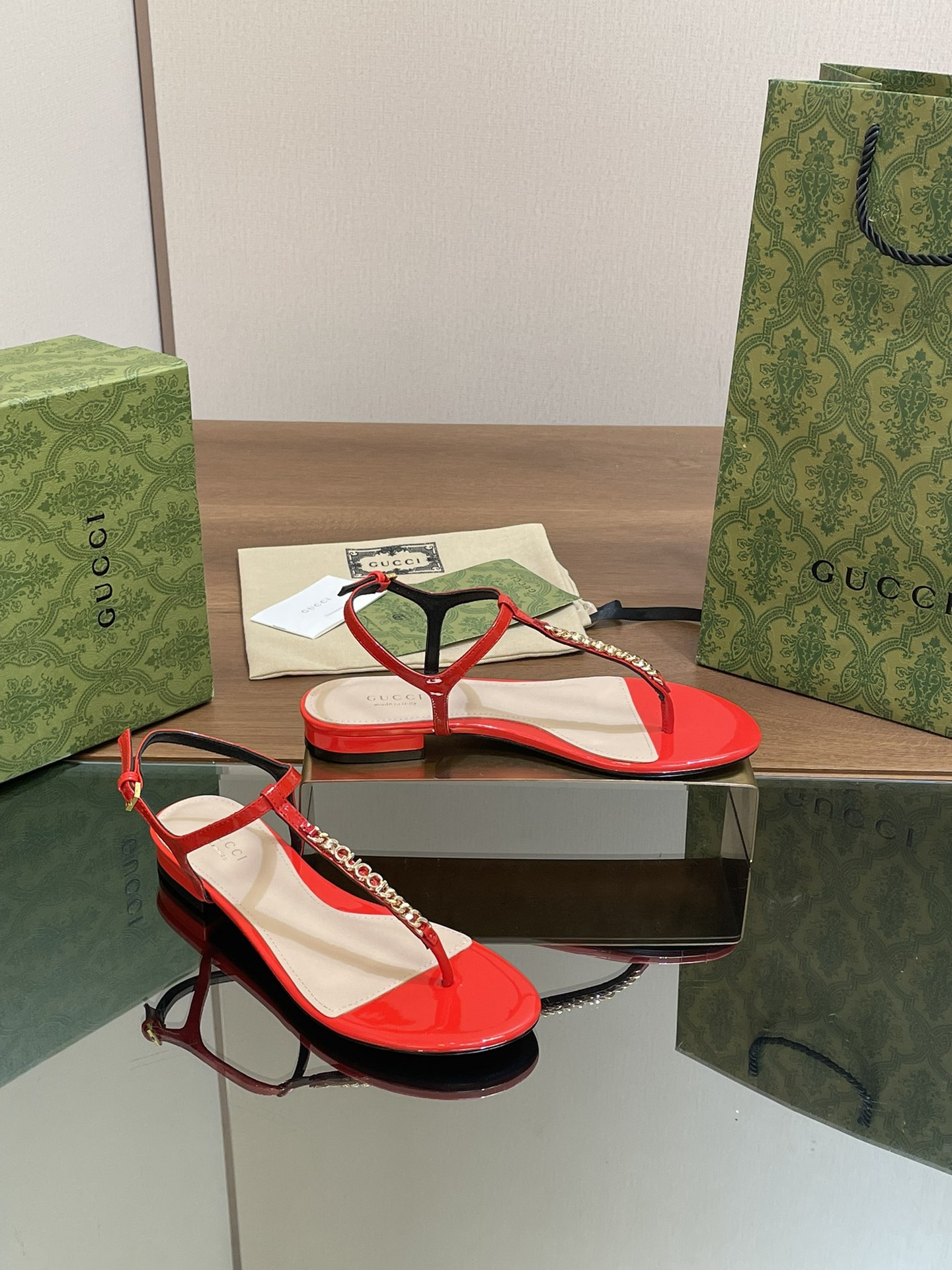 ua G*u*i signoria thong sandal