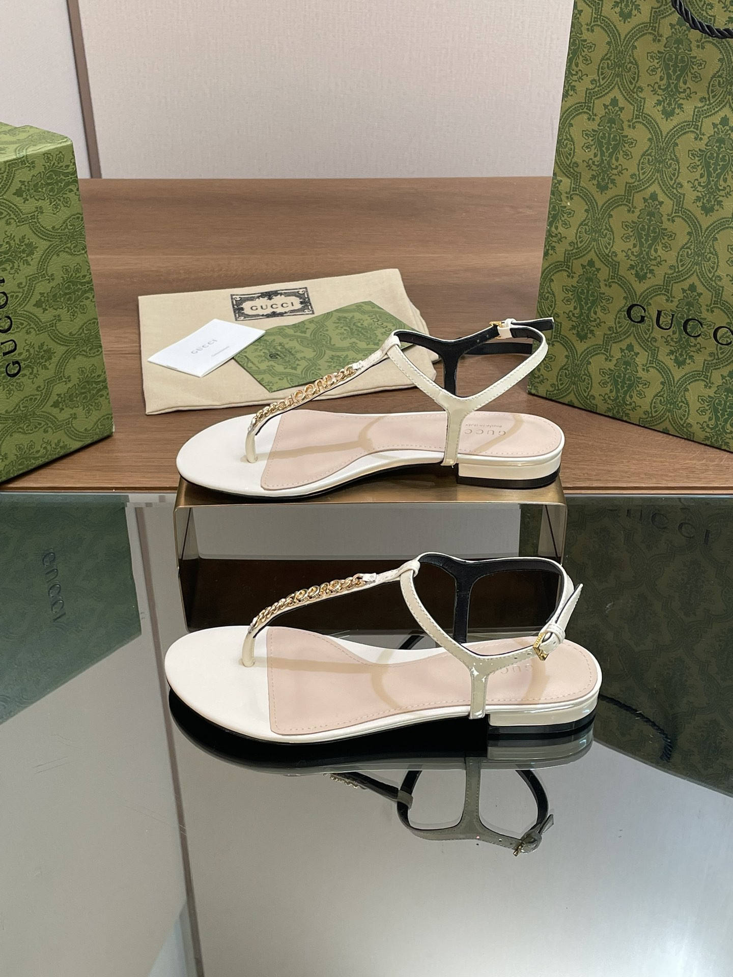 ua G*u*i signoria thong sandal