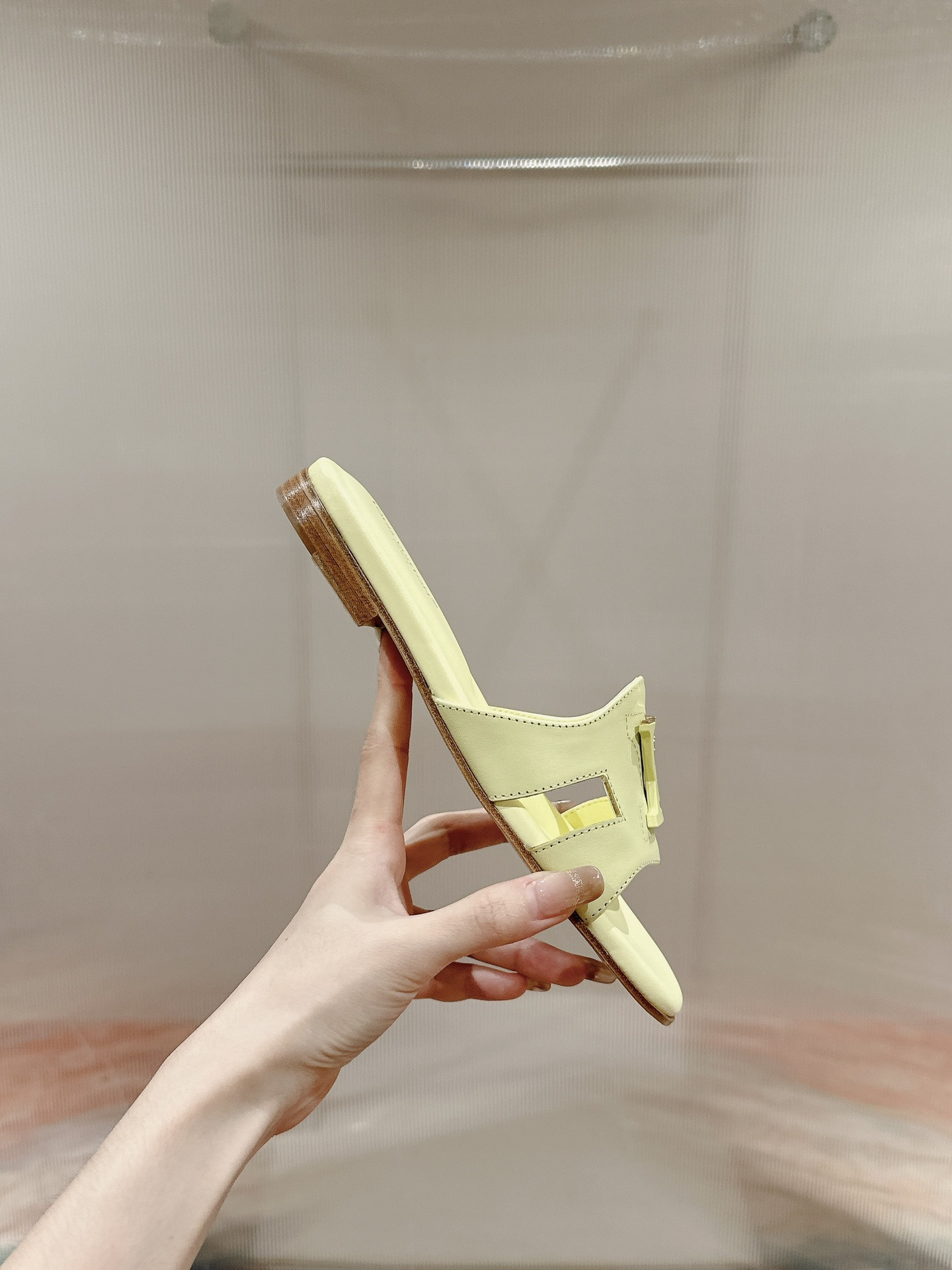 UA LV Flat Mule