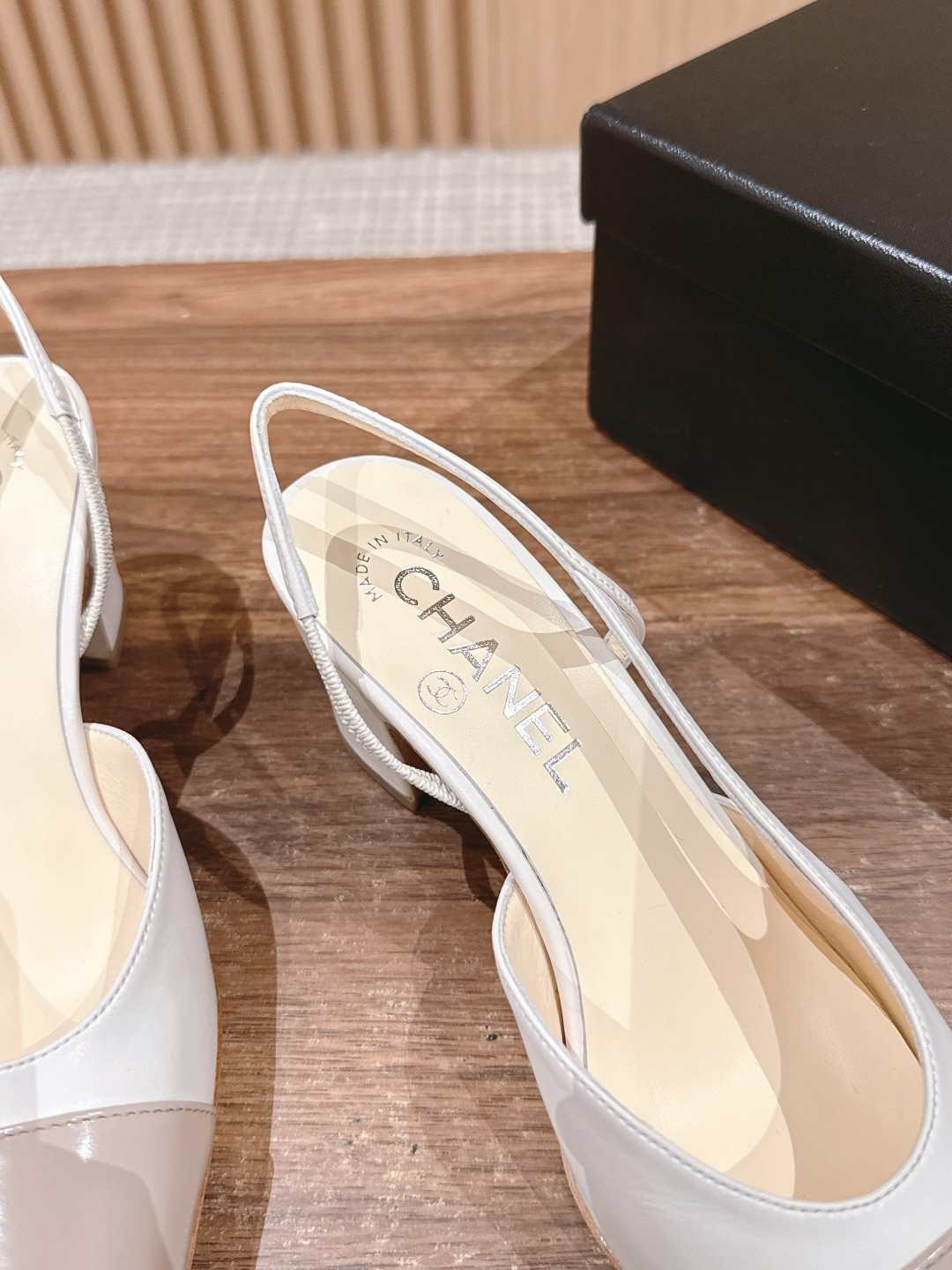 ua Ch*el slingbacks