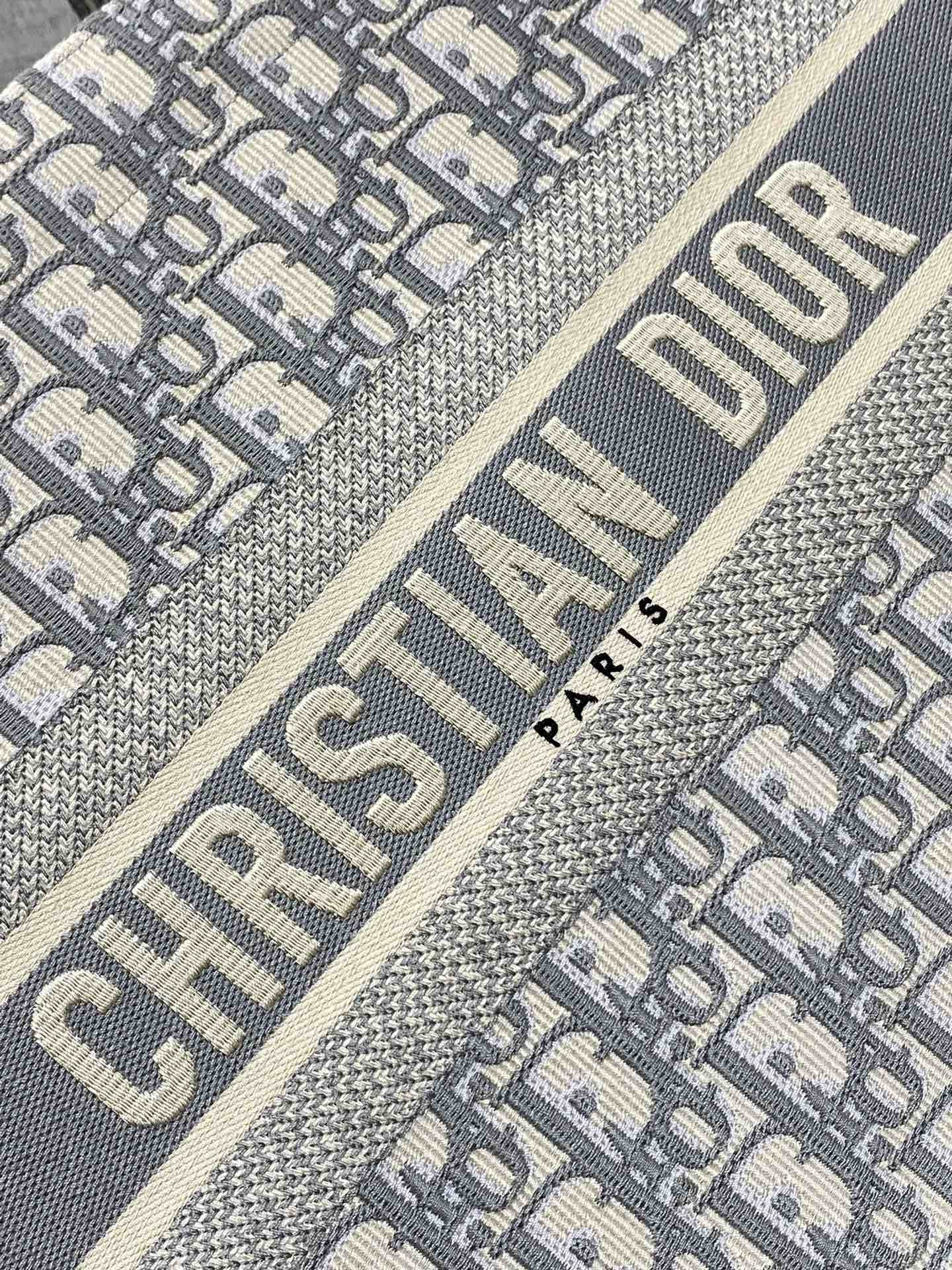 D*or medium D*or book tote gray D*or oblique embroidery and calfskin 36.5 x 28 x 17.5 cm