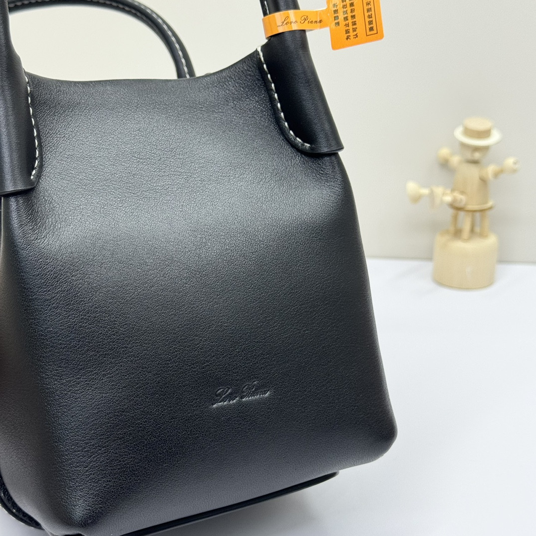 L**o p*ana micro bale bag smooth calfskin 23 x 16 x 14 cm