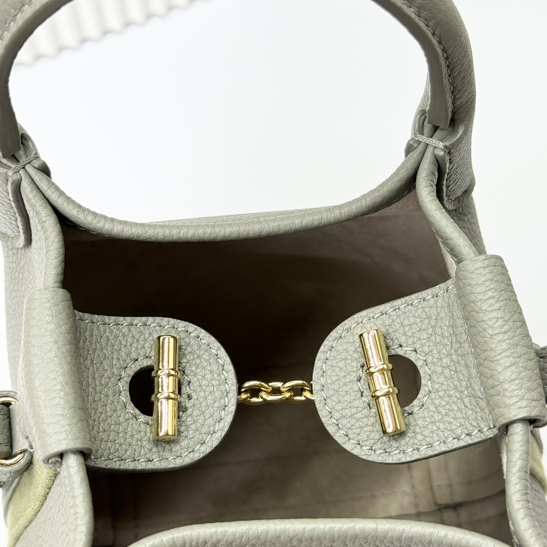L**o p*ana micro bale bag grained calfskin 23 x 16 x 14 cm