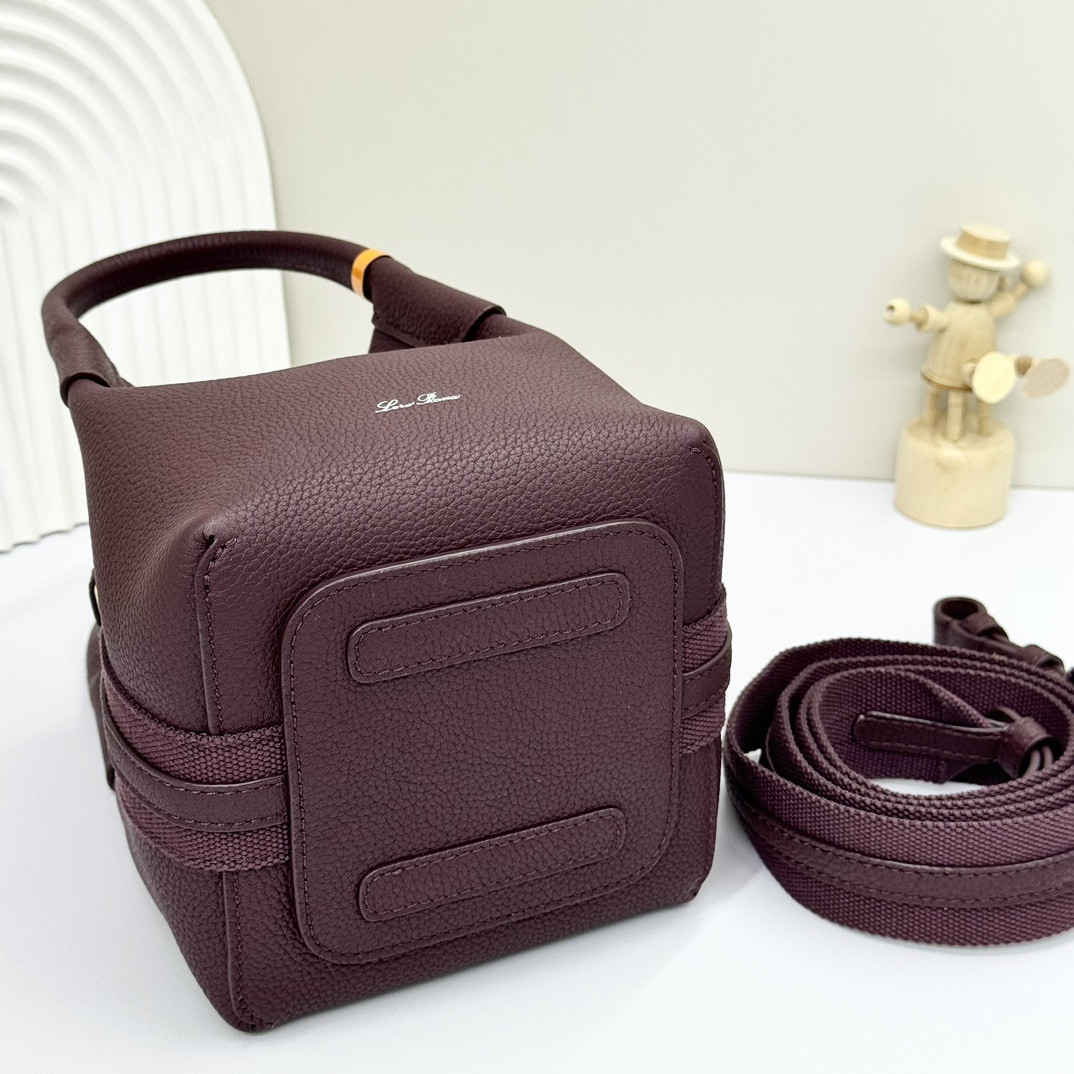 L**o p*ana micro bale bag grained calfskin 23 x 16 x 14 cm