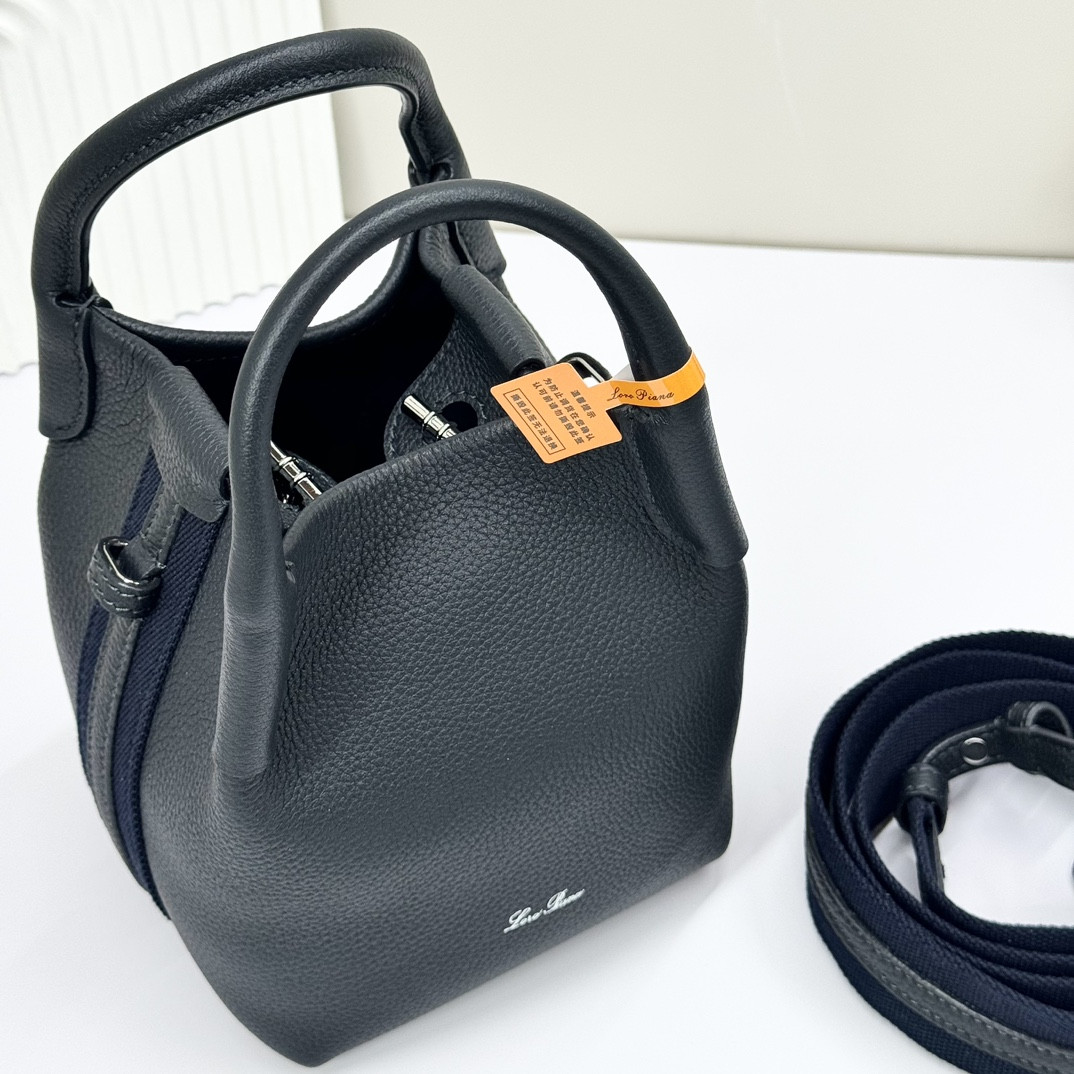 L**o p*ana micro bale bag grained calfskin 23 x 16 x 14 cm