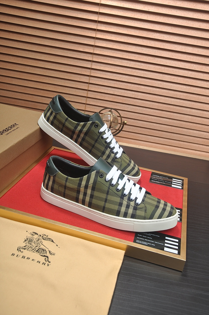 ua B**rry check sneakers