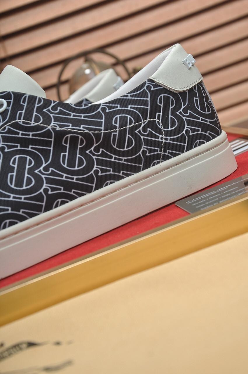 ua B**rry sneakers