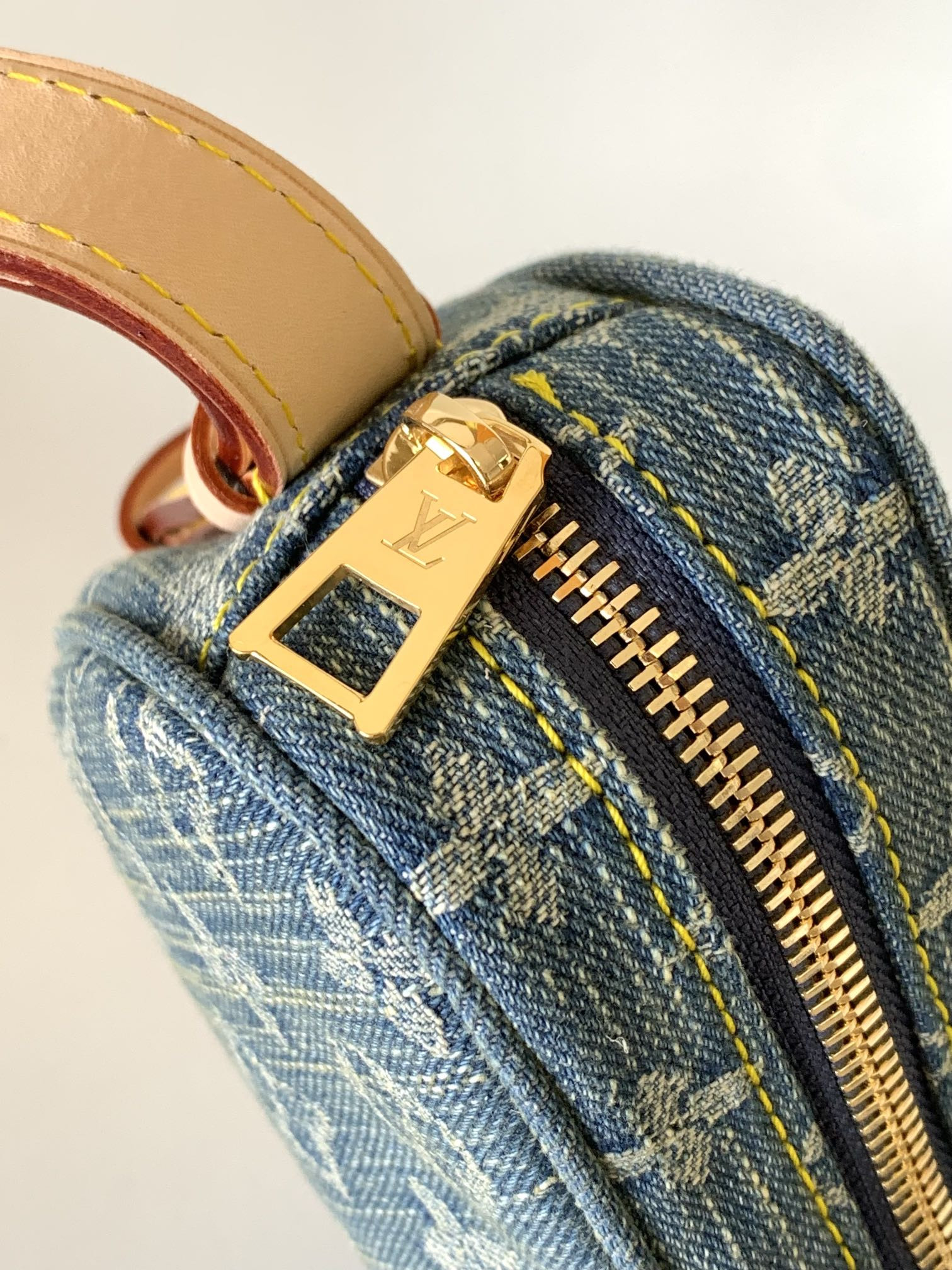 LV Croissant MM M46856 9.8 x 5.9 x 2 inches