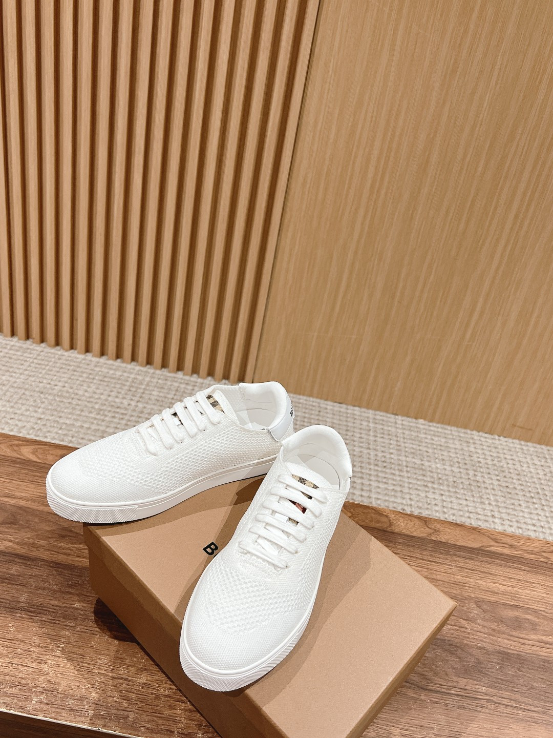 ua B**rry sneakers