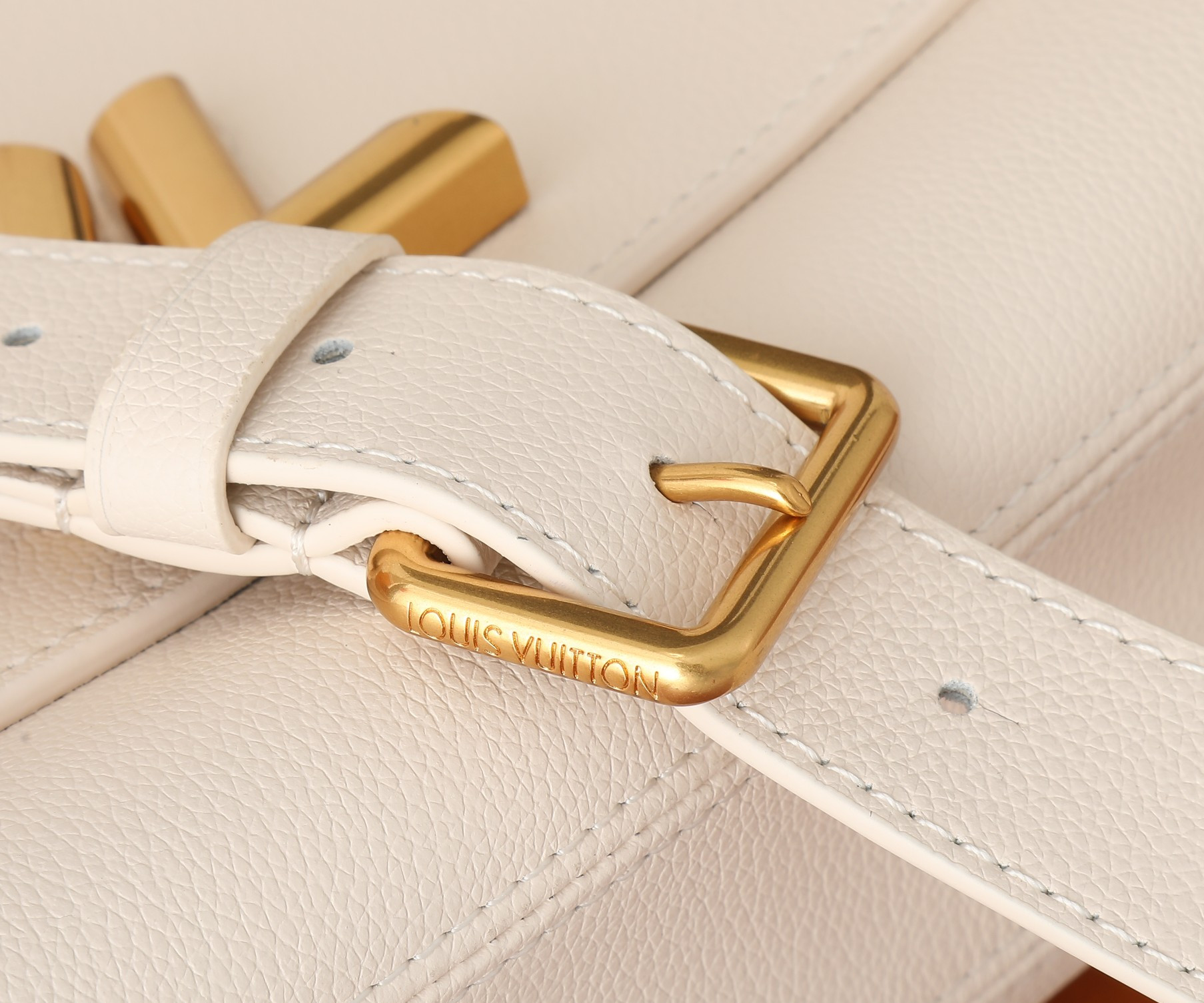 LV Soft Twist M25359 10.6 x 7.5 x 3.5 inches