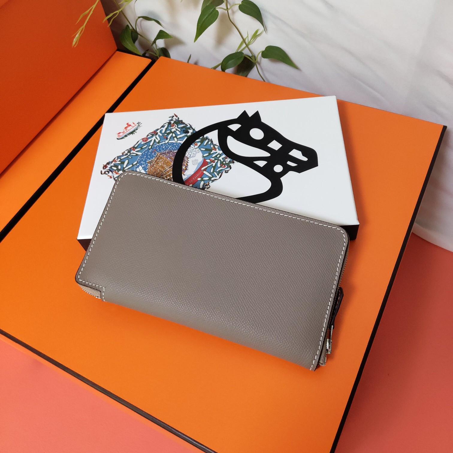 H**me5 long wallet 20x11cm