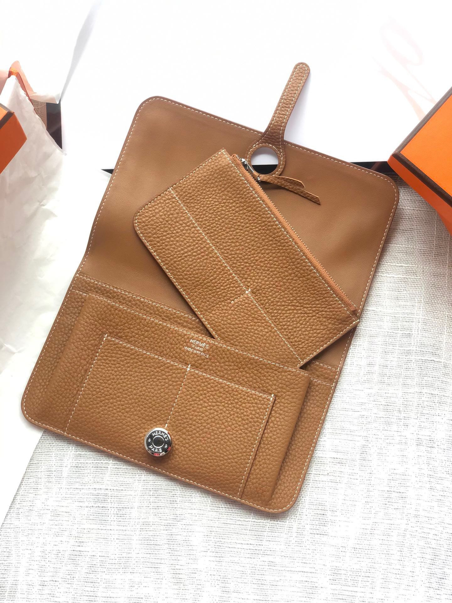 H**me5 dogon duo wallet 20.1cm