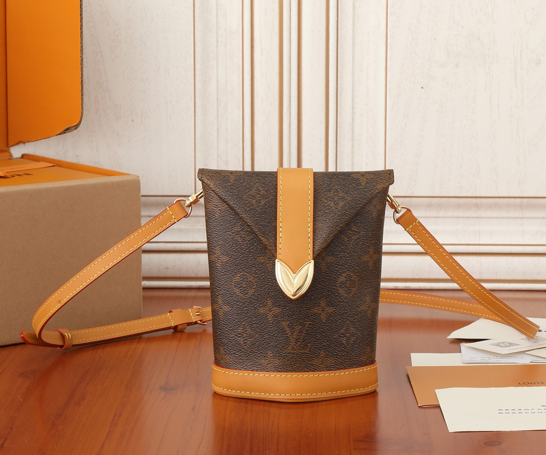 LV Envelope Pouch M11629 12.5x18x8.5CM