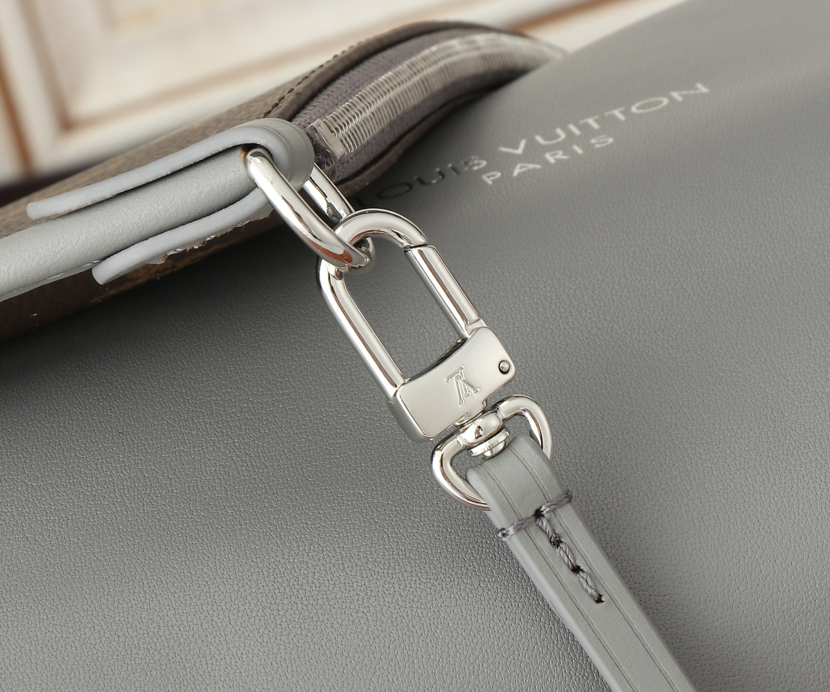 LV CarryAll Dark M12583 39x30x15CM