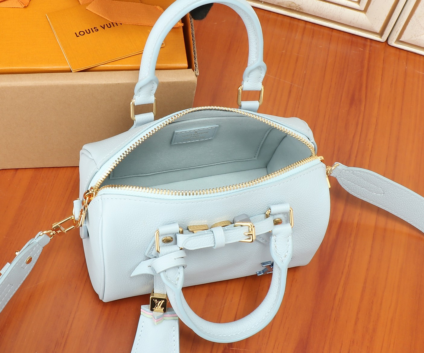 LV Speedy 18 M24604 18x12.5x11CM