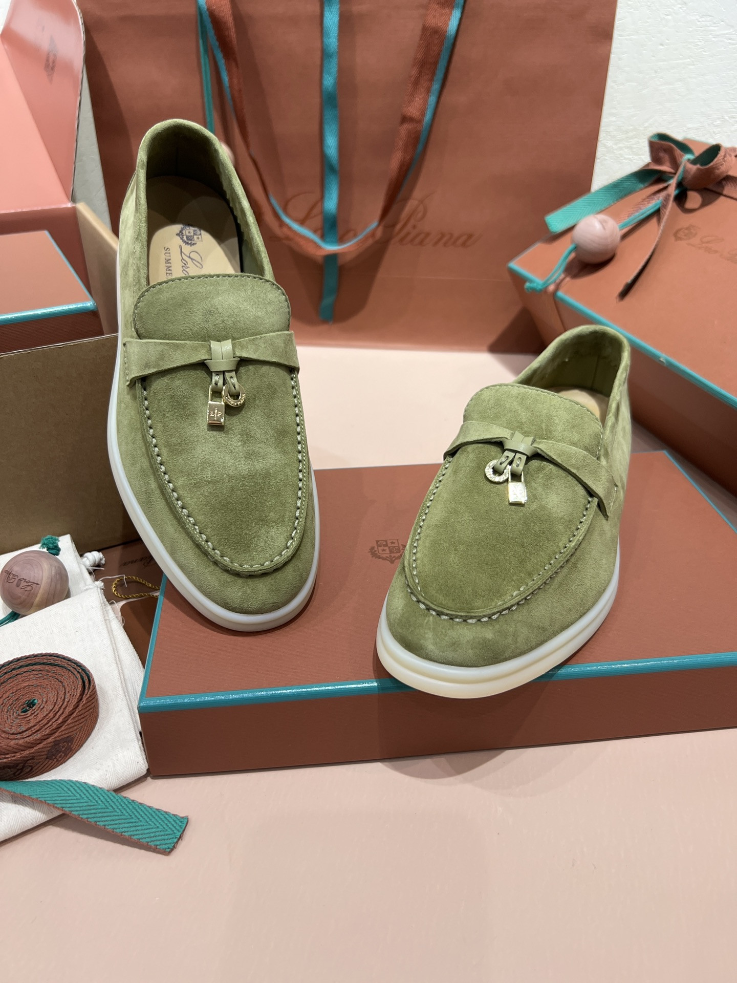 ua L**o p*ana summer charms walk loafers