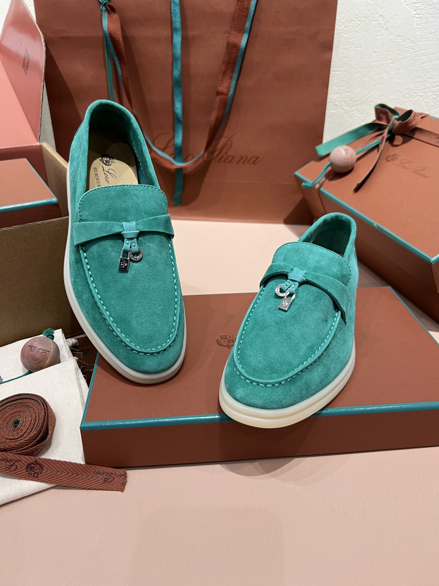 ua L**o p*ana summer charms walk loafers