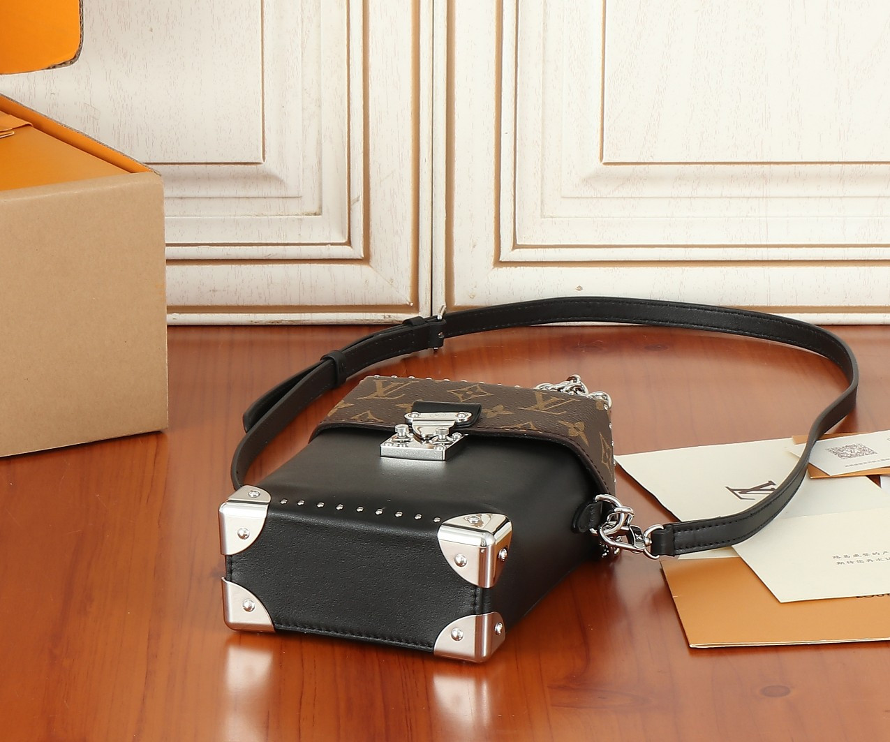 LV Camera Box M12362 12.5x17.6x6CM