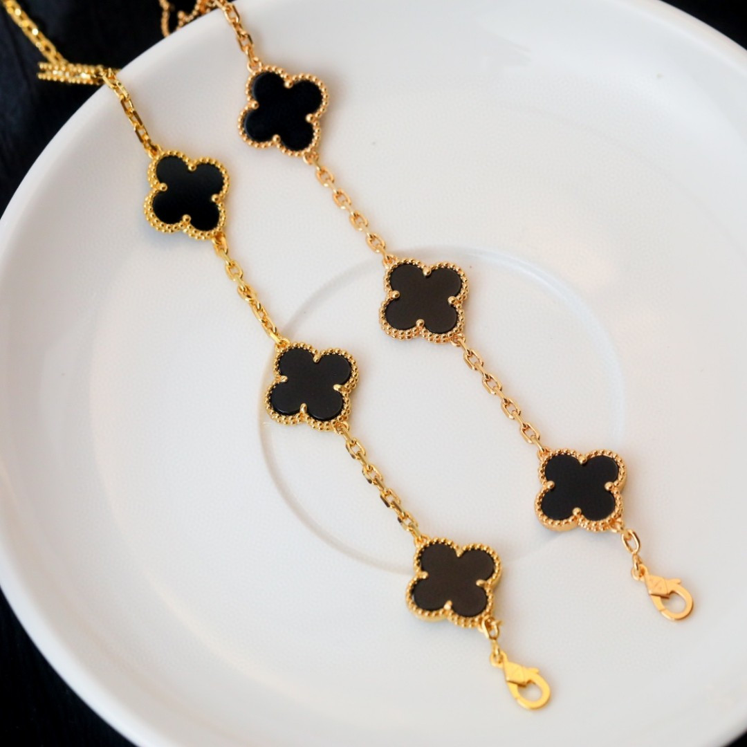 V*N CL*F & arpels vintage alhambra bracelet, 5 motifs 19cm