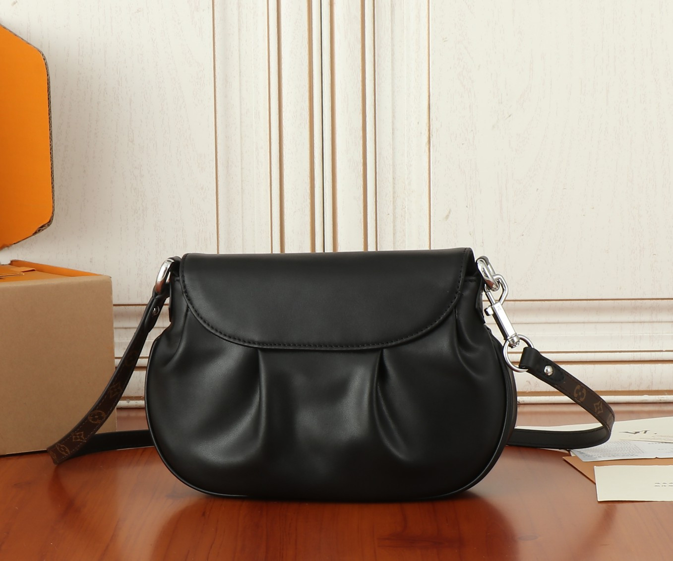 LV Sunset Vibe M12192 18 x 3 x 27 cm