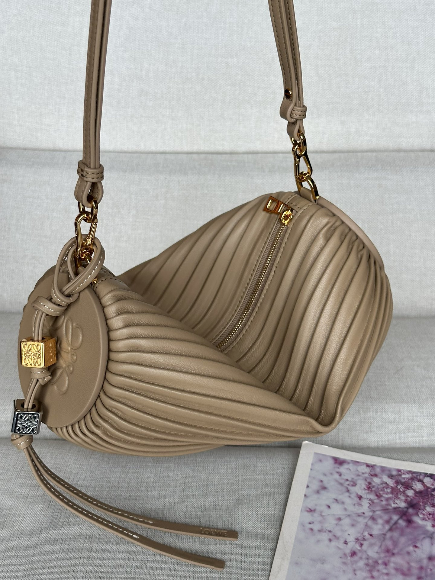 L0ew* bracelet pouch in pleated nappa 25x10x10cm