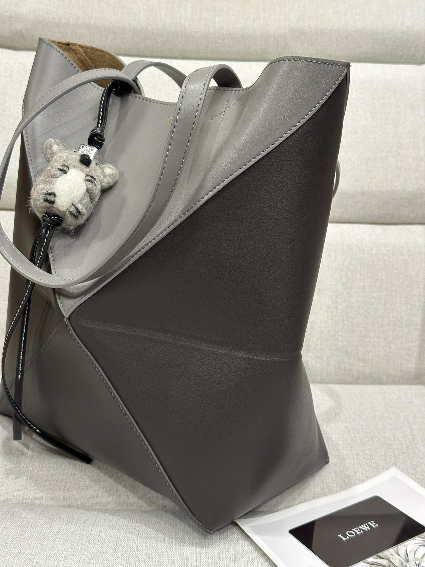 L0ew* medium puzzle fold tote in shiny calfskin 25.5x14.5x31.5cm