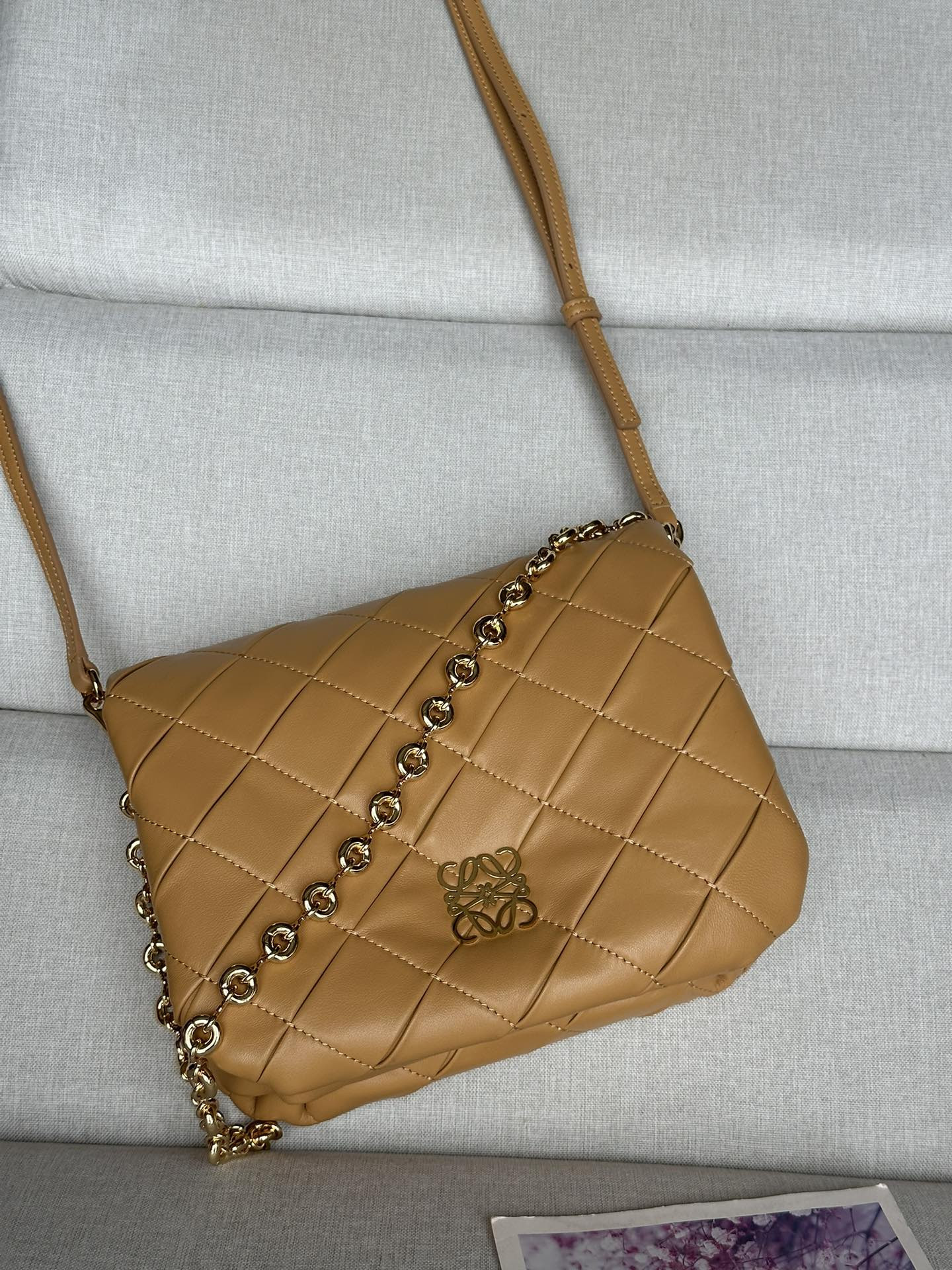 L0ew* puffer goya in pleated shiny nappa lambskin 23x17x9cm