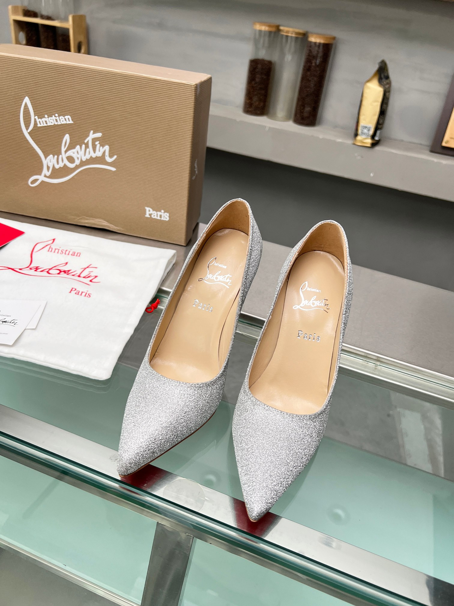 ua ch**an louboutin cl red-botT0m shoes