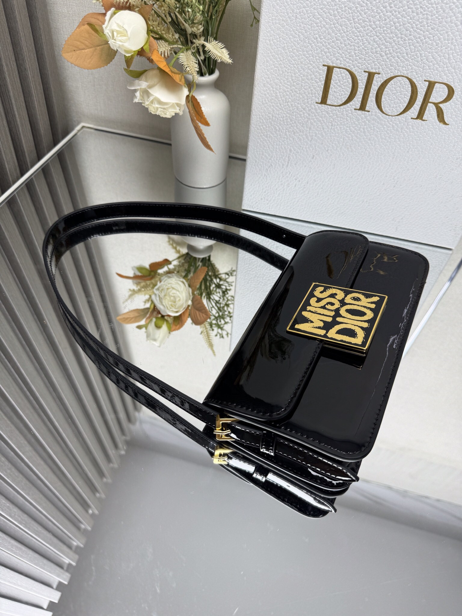 D*or miss D*or flap bag 22 x 11 x 6 cm(patent calfskin)