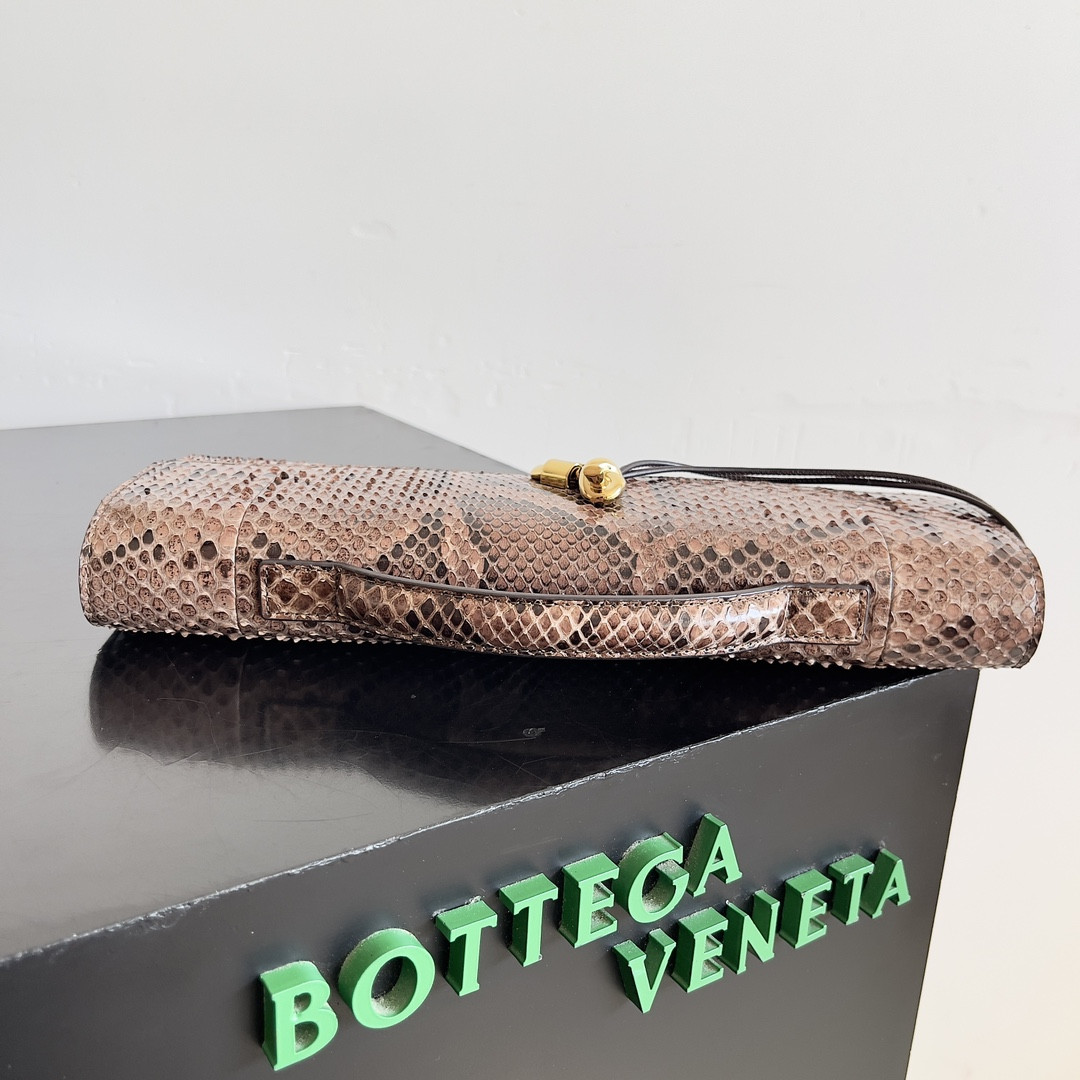 bo*te*ga Ve*ne*ta andiamo clutch 31x13x3cm