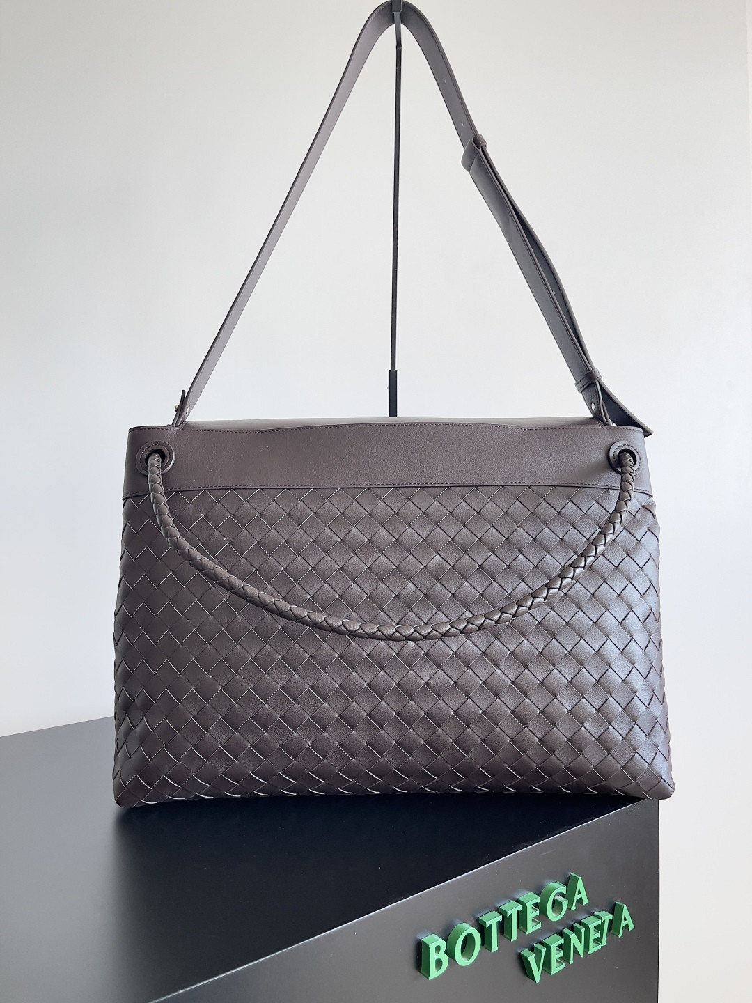 bo*te*ga Ve*ne*ta large andiamo messenger 43x32x20cm