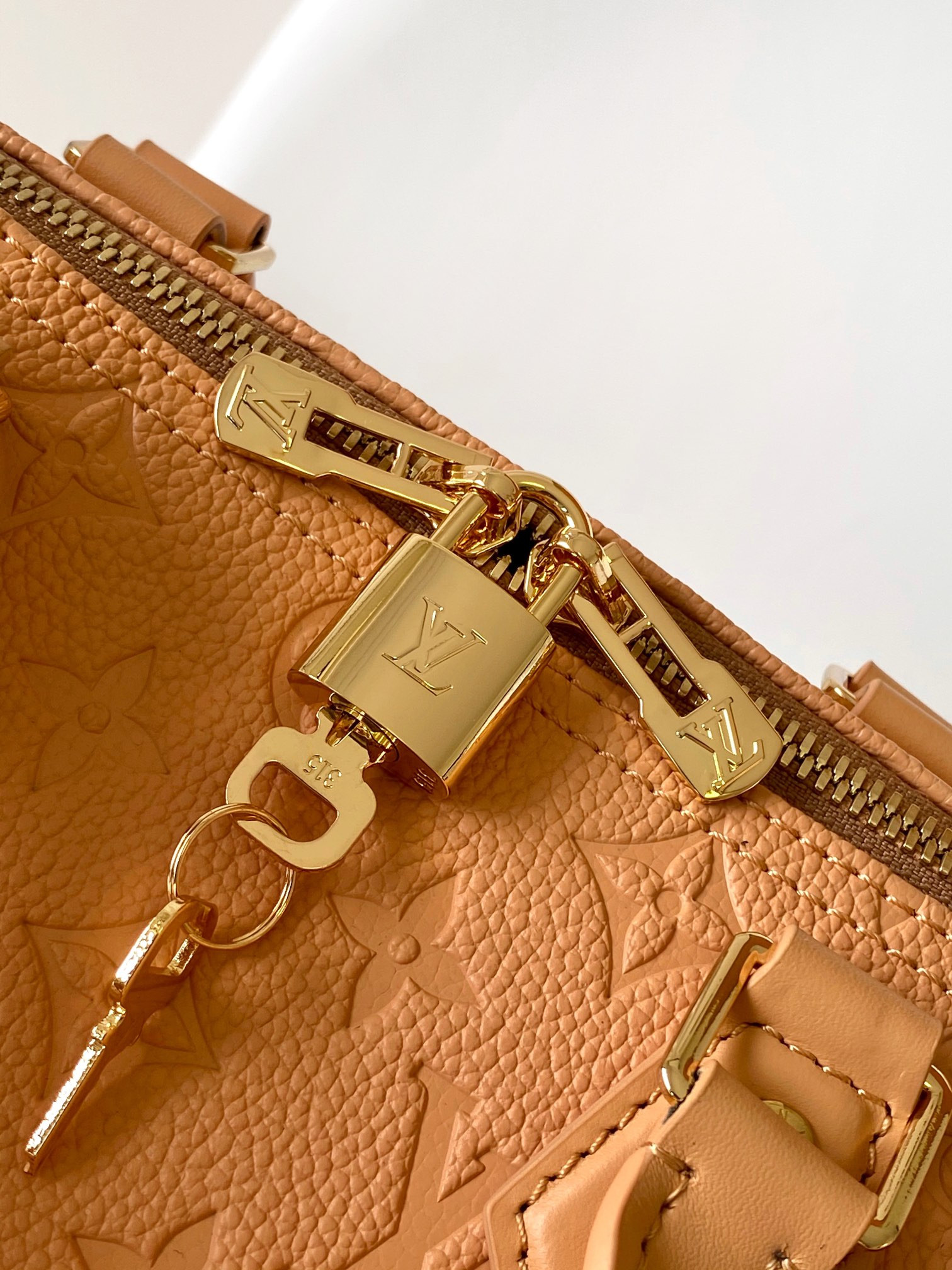 LV SPEEDY SOFT 30 M11323 21 x 17 x 30CM