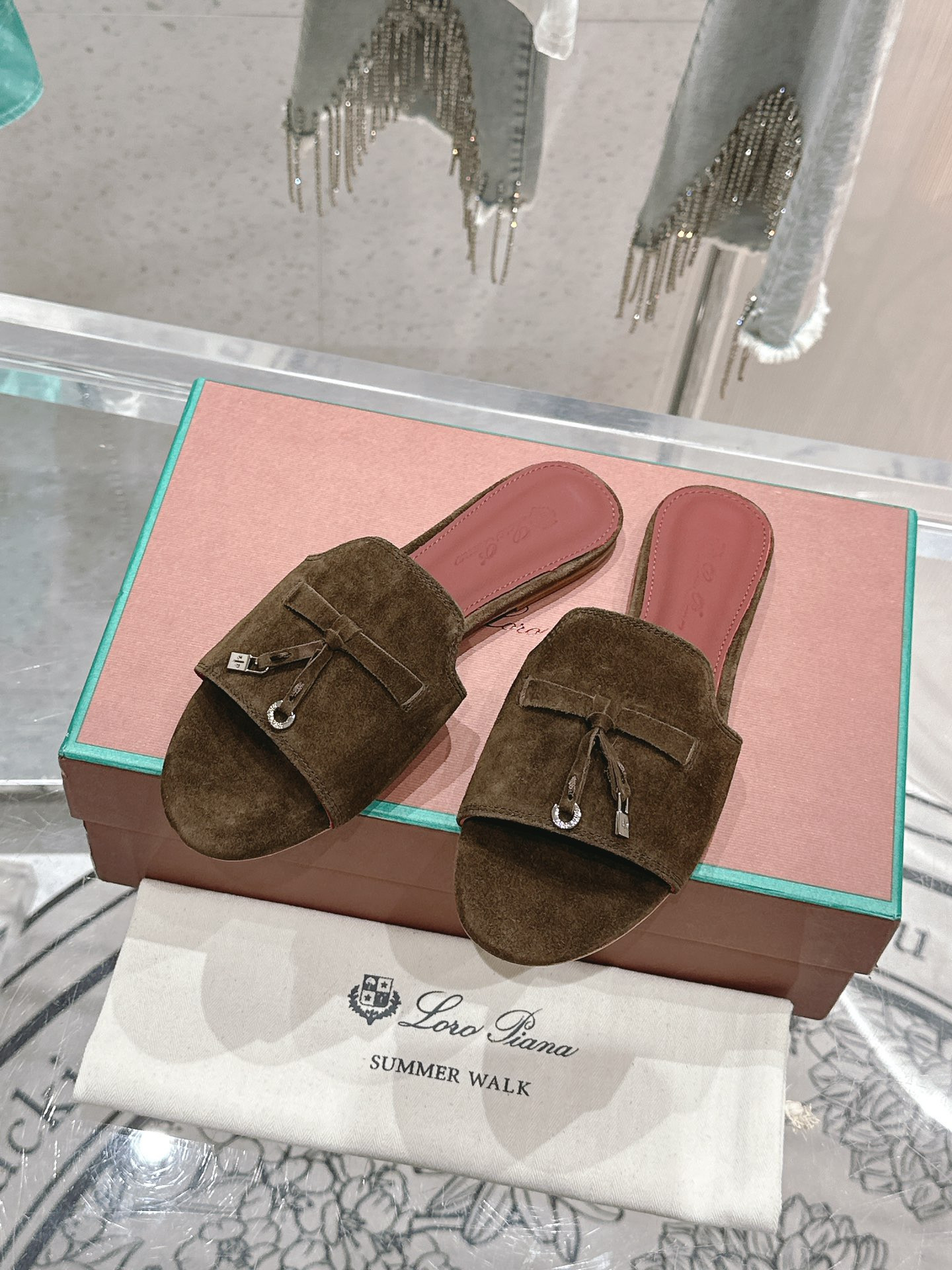 ua L**o p*ana summer charms sandal