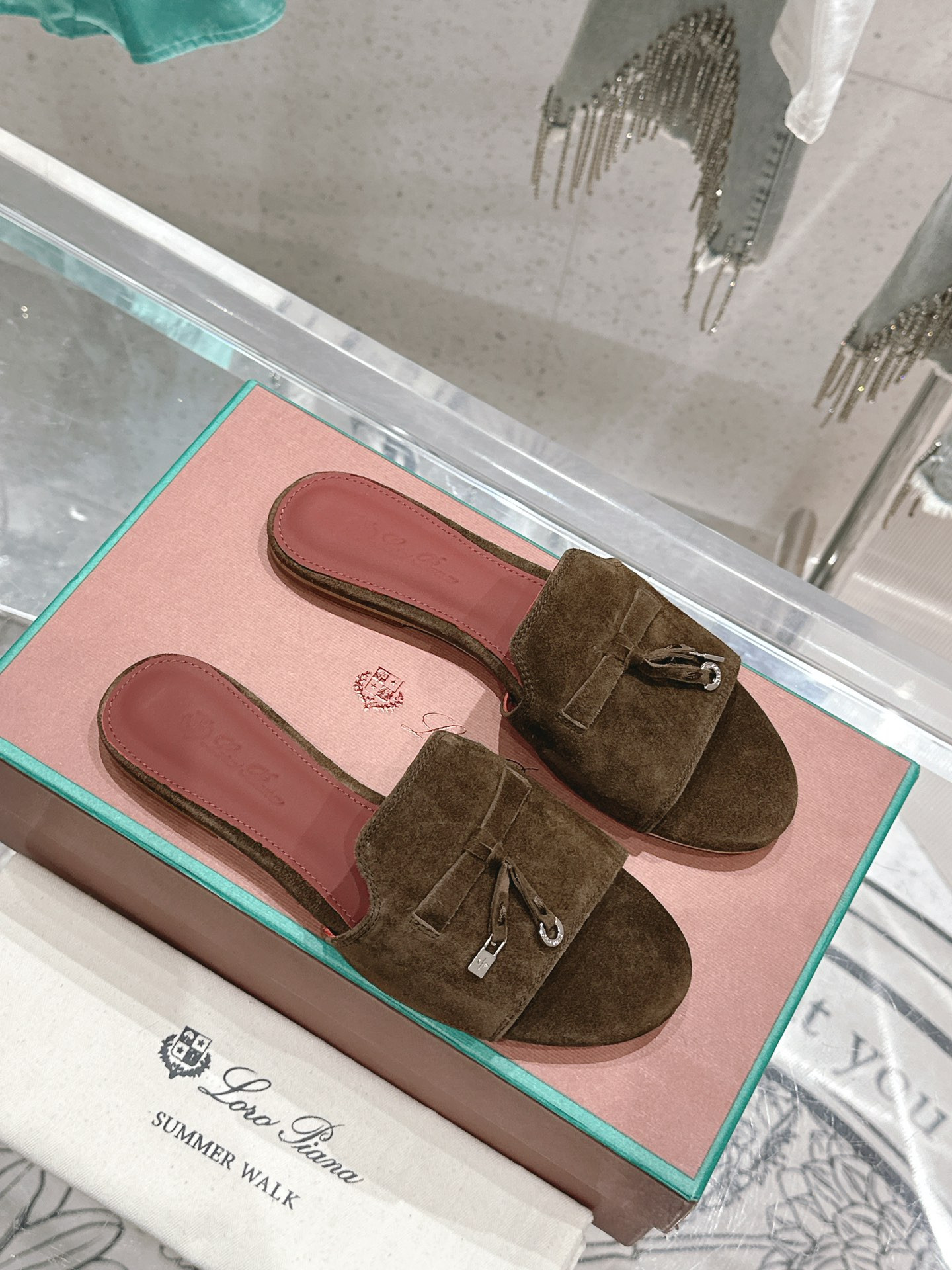 ua L**o p*ana summer charms sandal