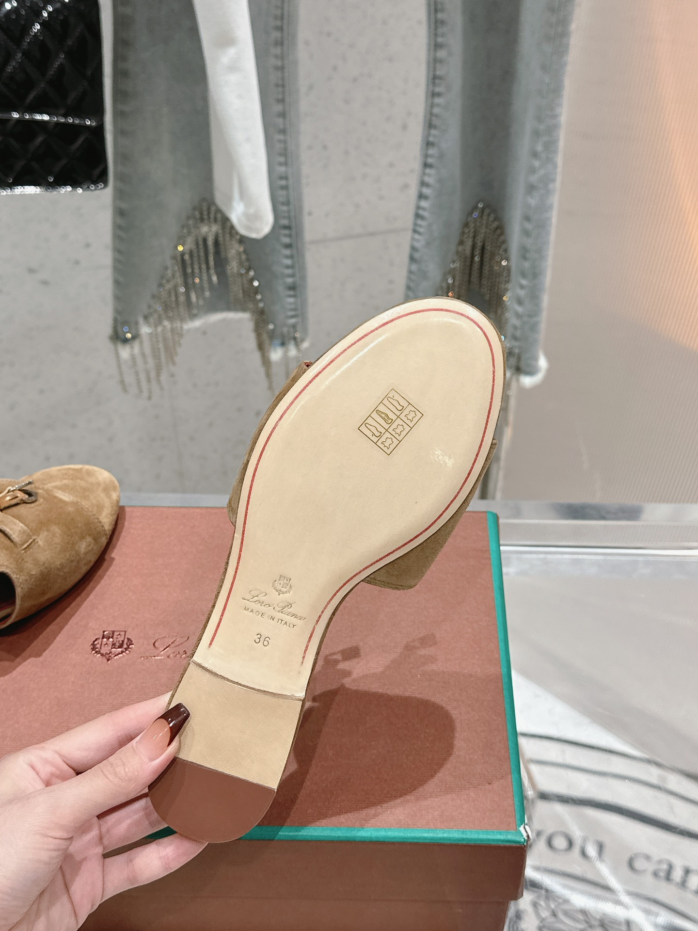 ua L**o p*ana summer charms sandal