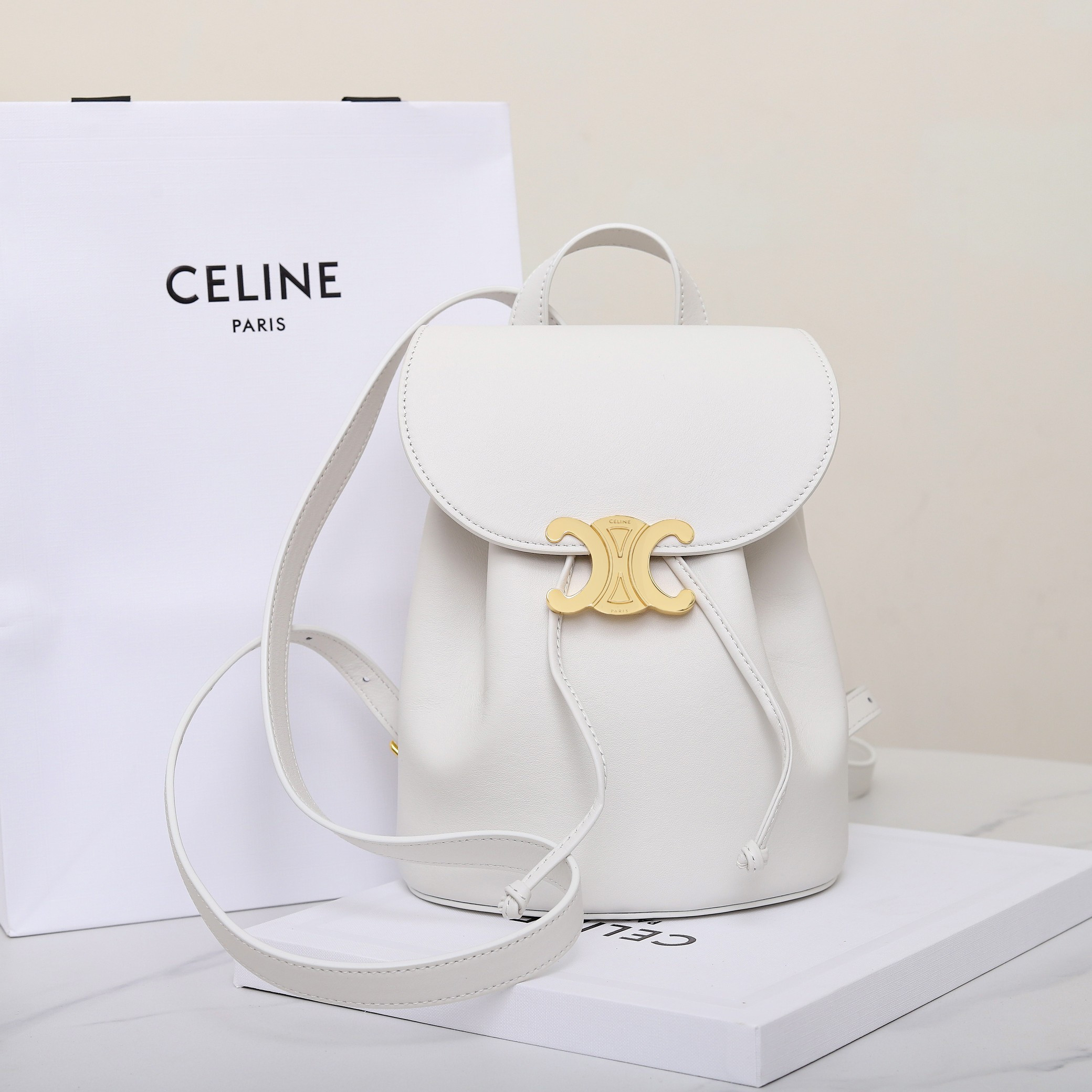 Ce**e bonnie backpack in smooth calfskin 118703 25x18x13cm