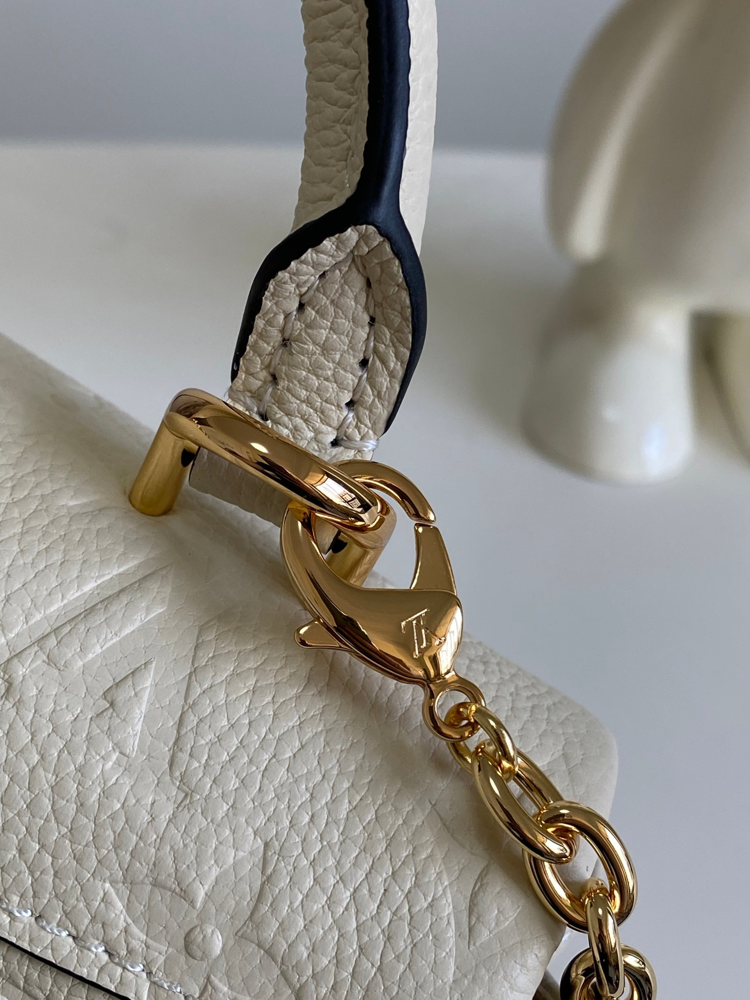 LV Nano Madeleine M12145 12.5 x 6 x 21cm