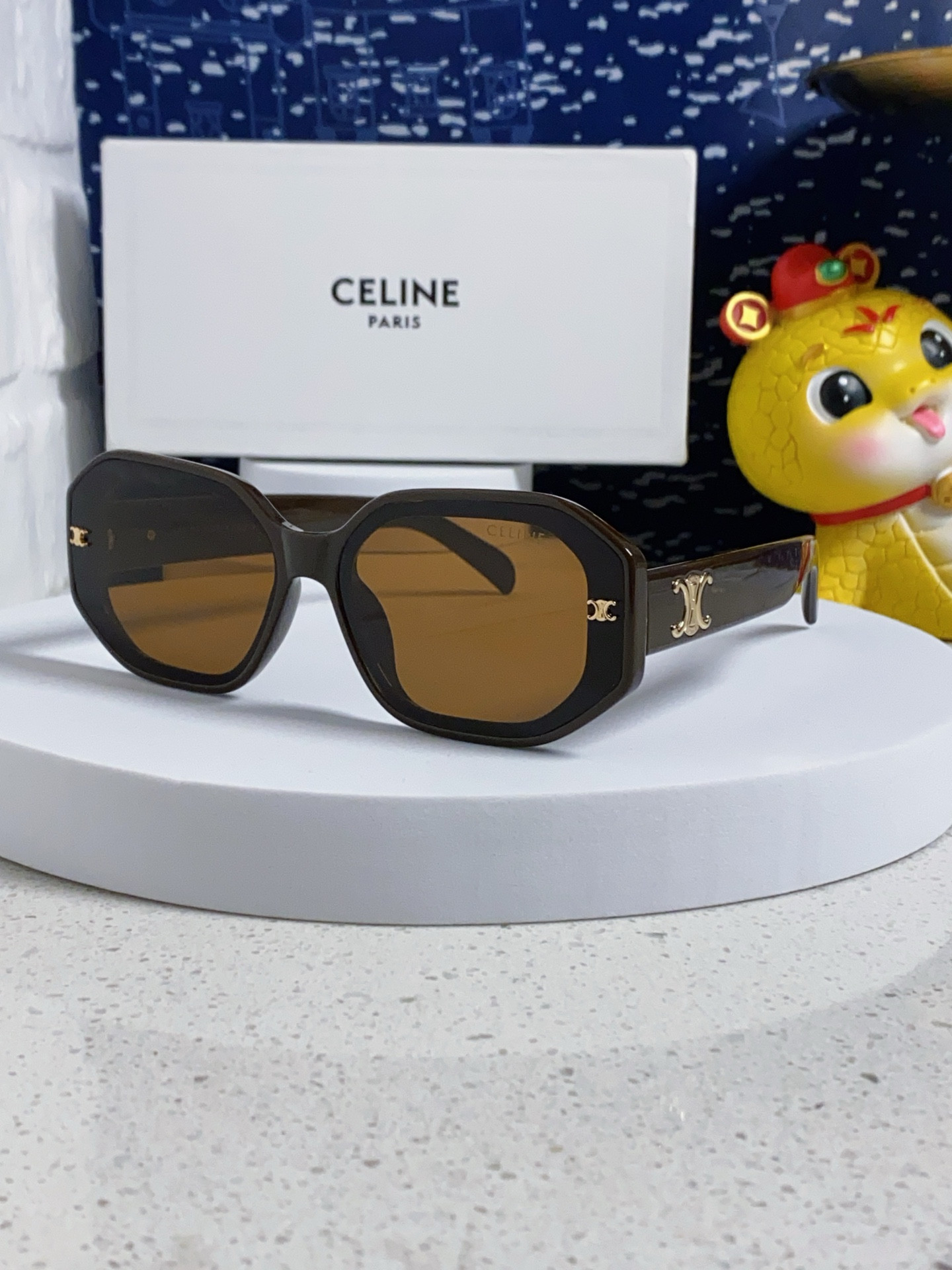 Ce**e glasses