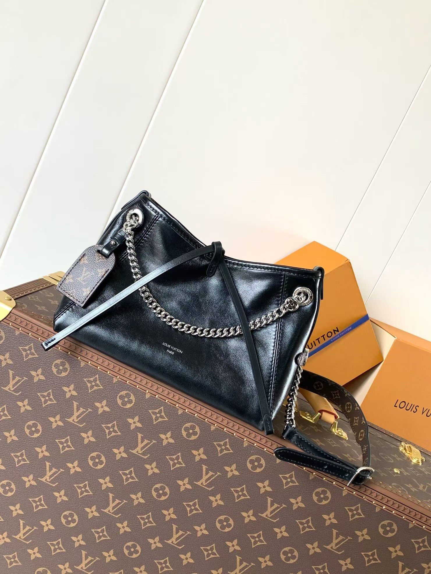 LV Carryall Vibe BB M12888 26 x 17 x 10 cm