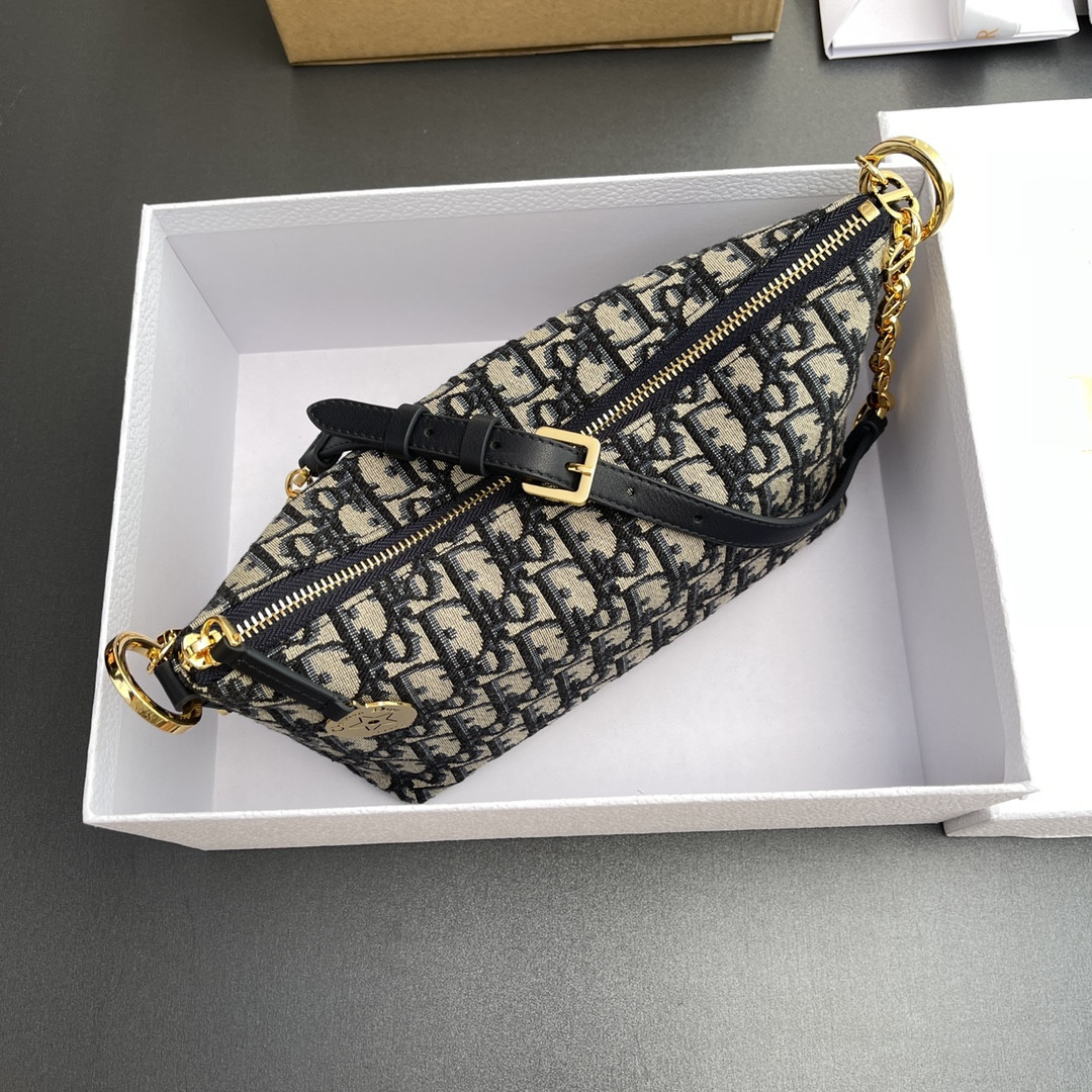 D*or D*orstar hobo bag 22 x 14.5 x 10 cm