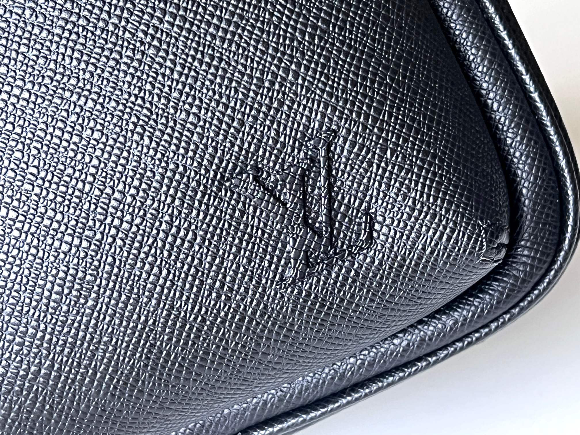 LV Avenue Sling Bag M30863 20 x 31 x 7 cm