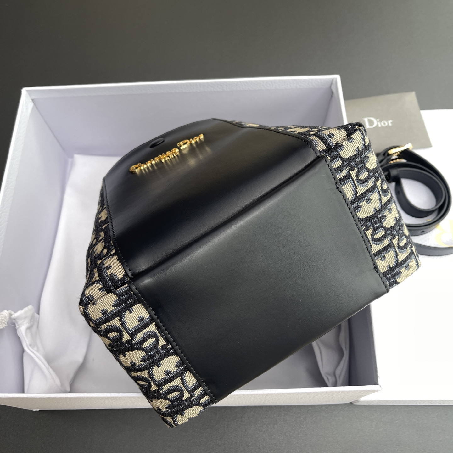 D*or small signature bucket bag 21x19x11cm