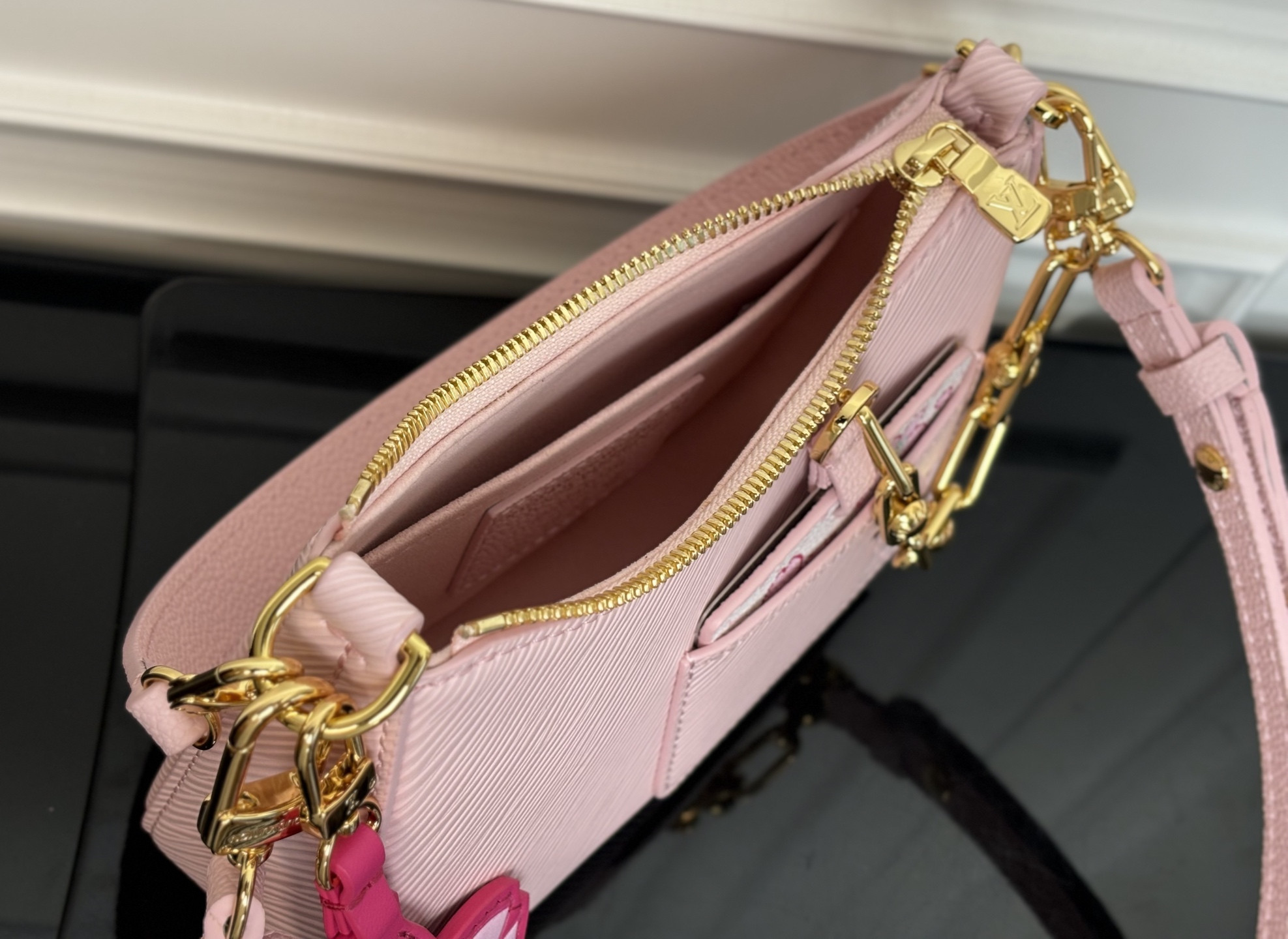 LV x TM Marellini M13101 19 x 13.5 x 6.5CM