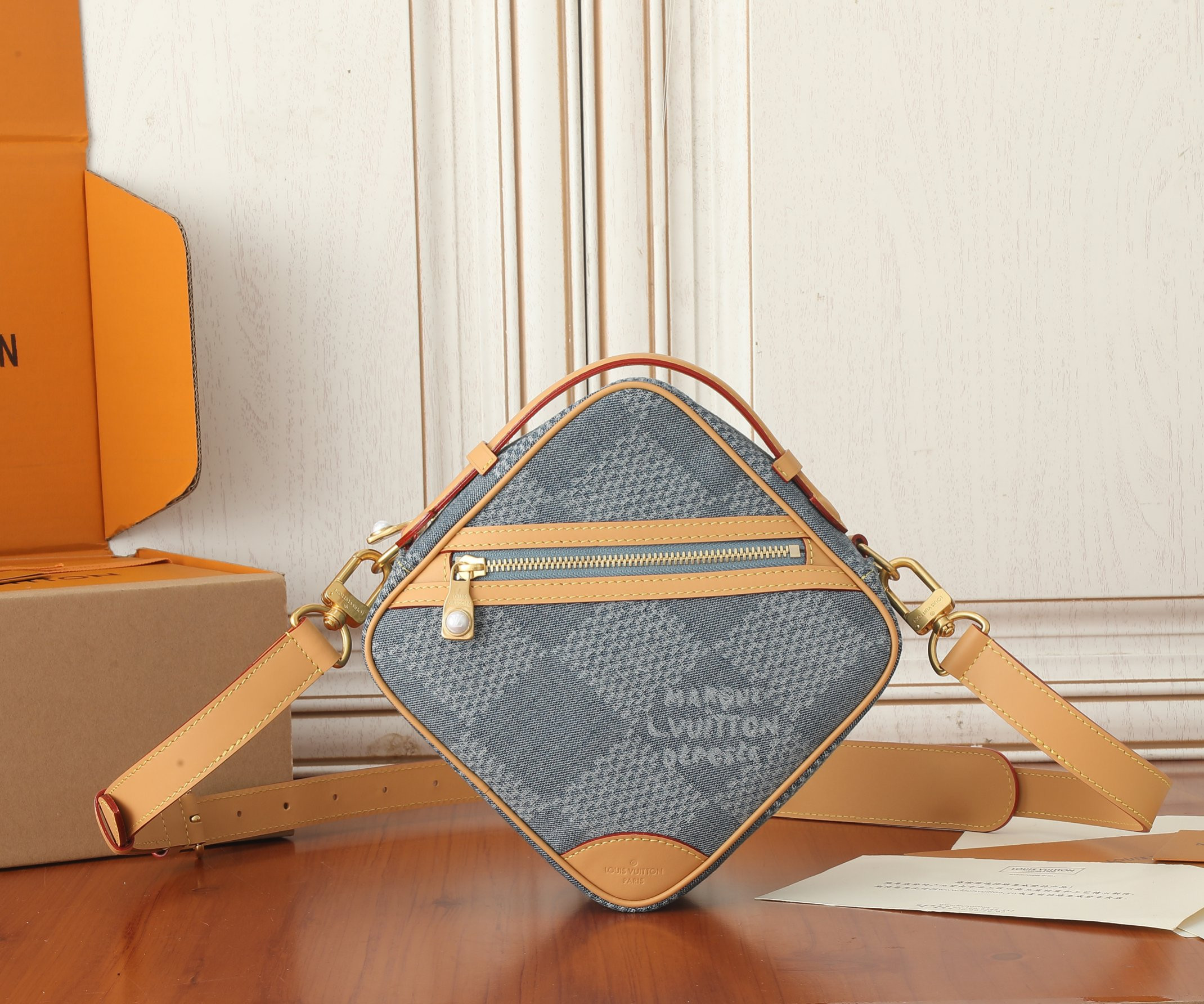 LV Chess Messenger N40706 24x24x8cm