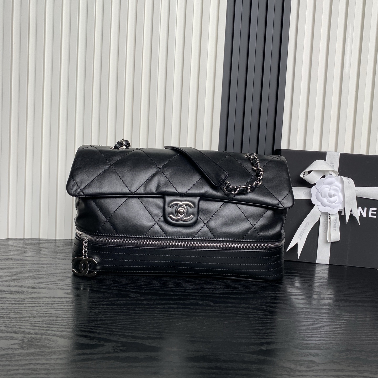 Ch*el vintage graffiti tote airport bag 36x24x12cm