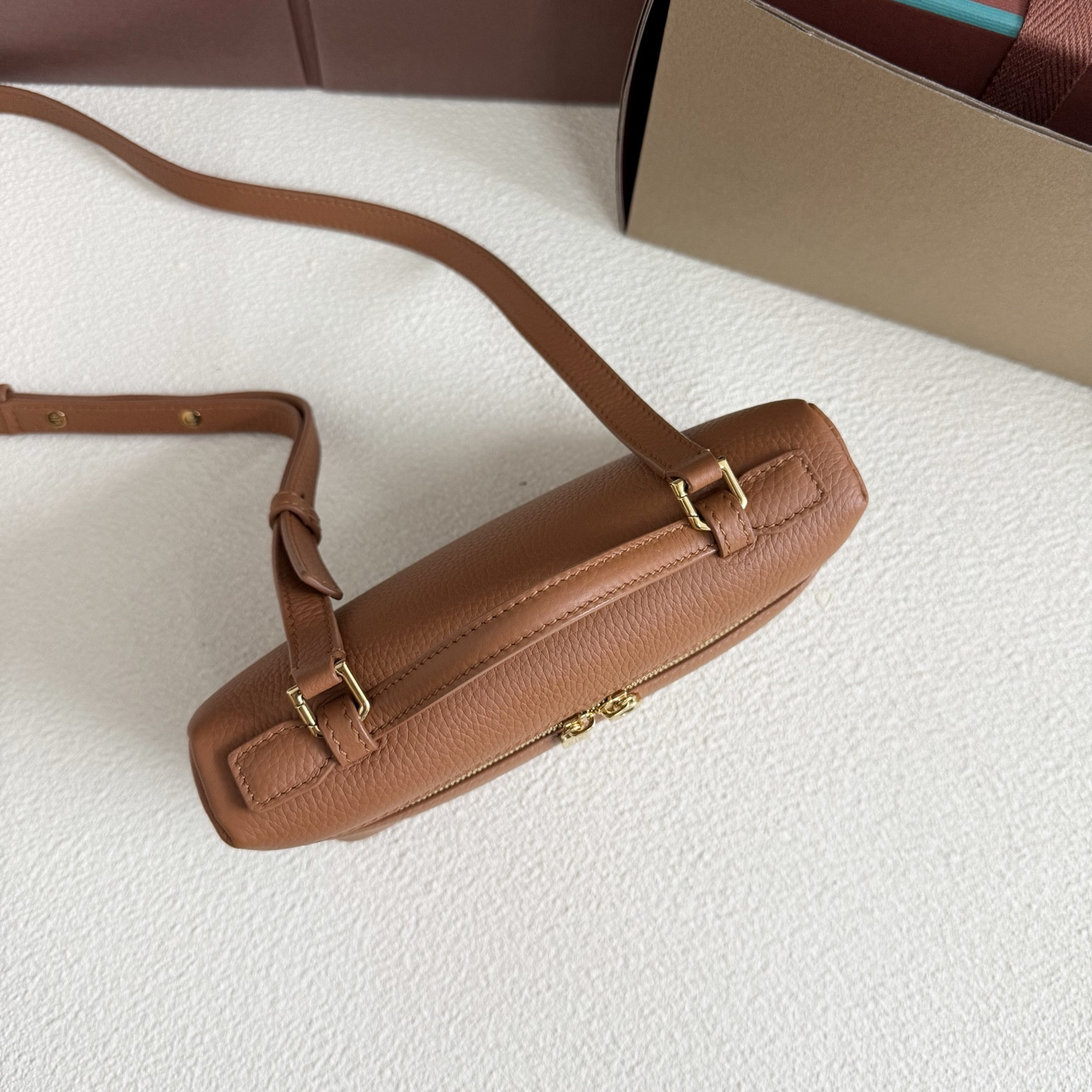 L**o p*ana extra pocket l19 grained calfskin 11 x 19 x 6.5 cm