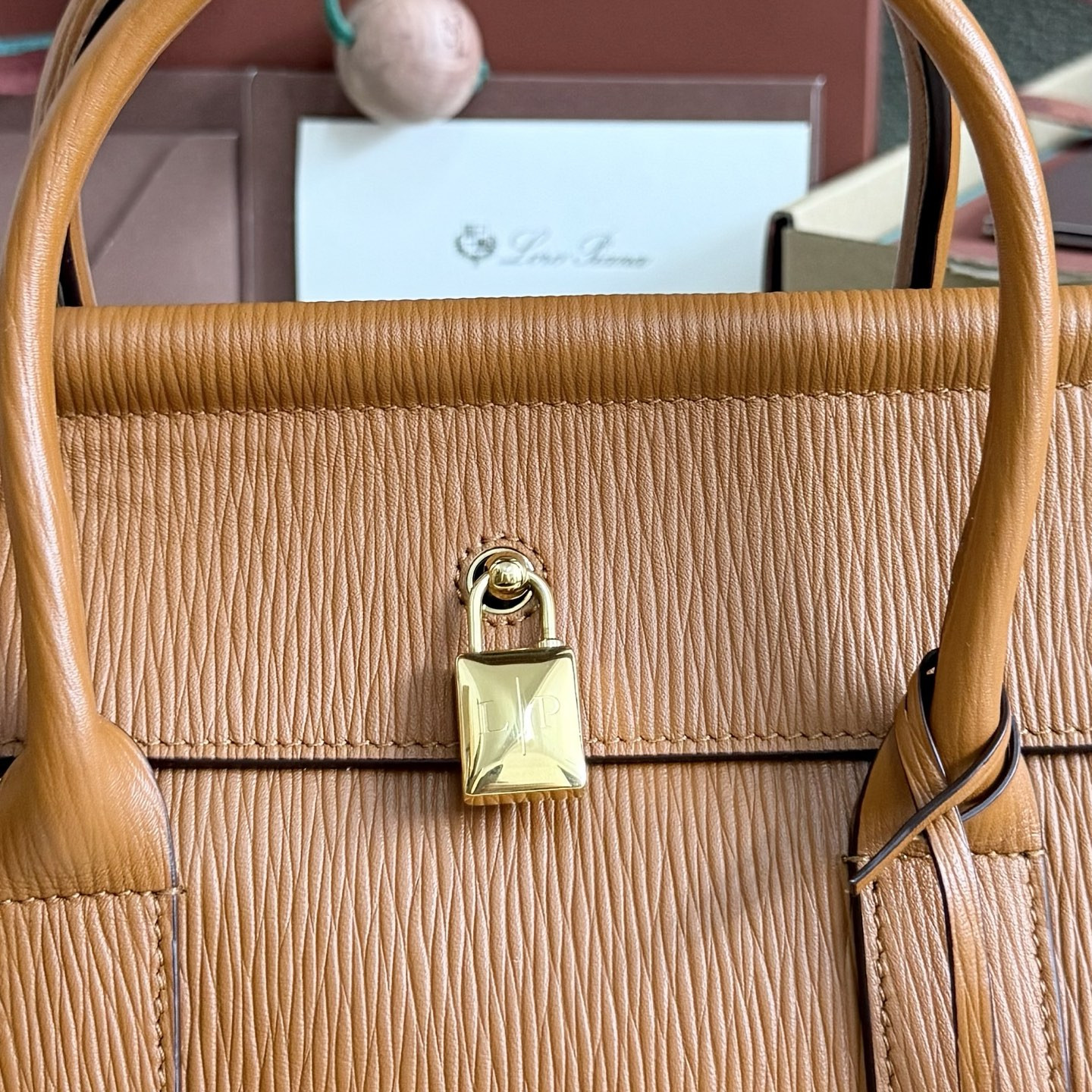 L**o p*ana loom l25 calfskin 25x18x12.5cm