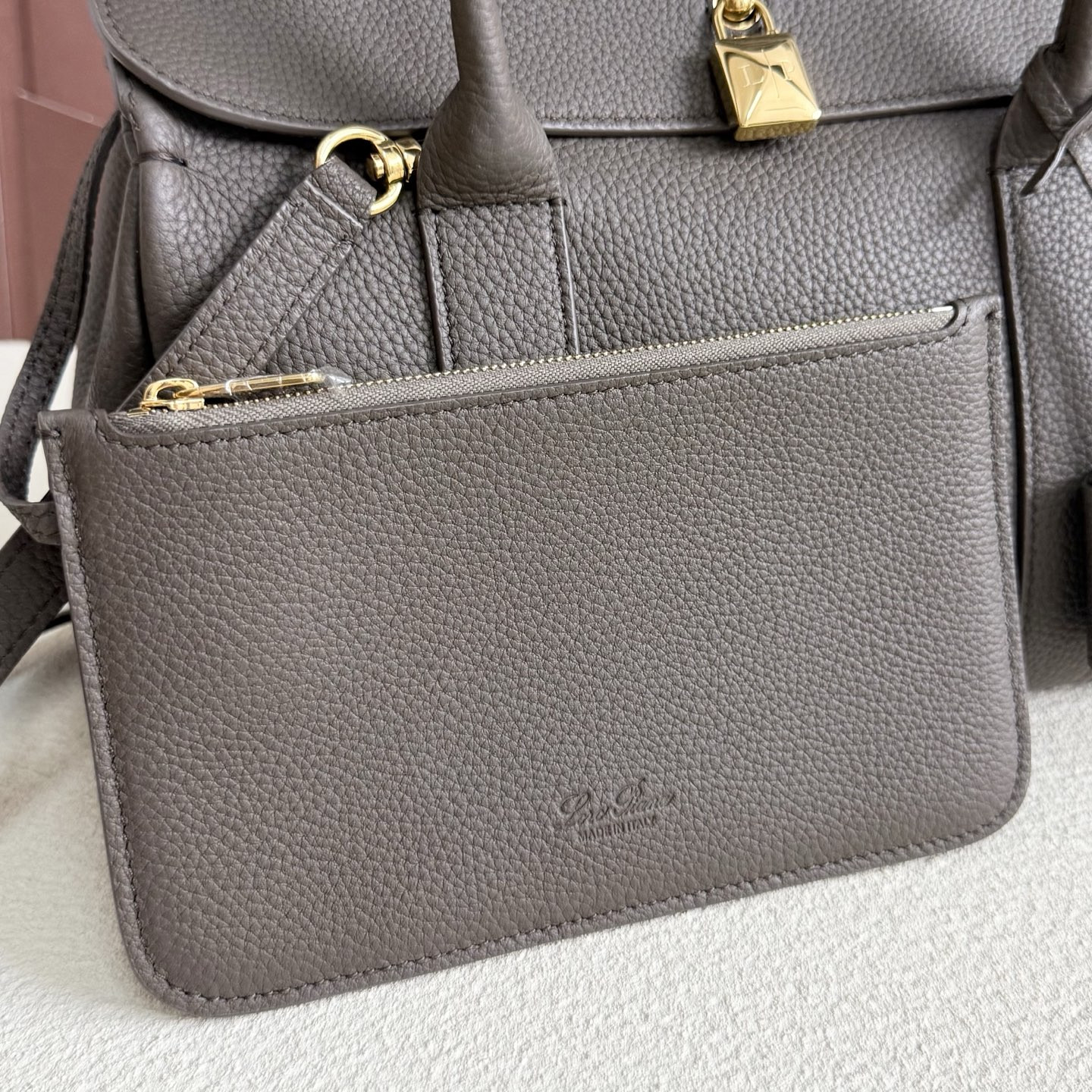 L**o p*ana loom l25 calfskin 25x18x12.5cm