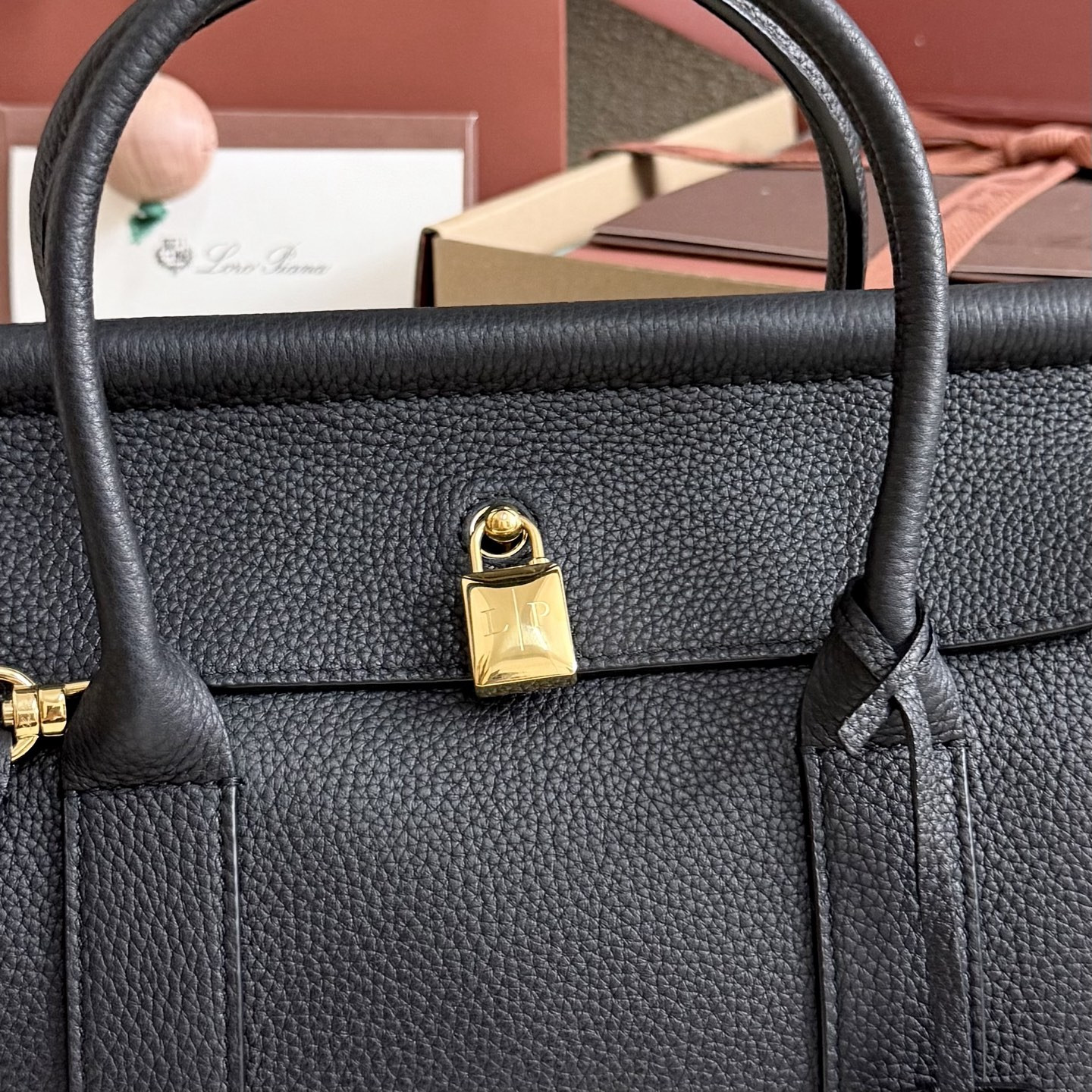L**o p*ana loom l25 calfskin 25x18x12.5cm