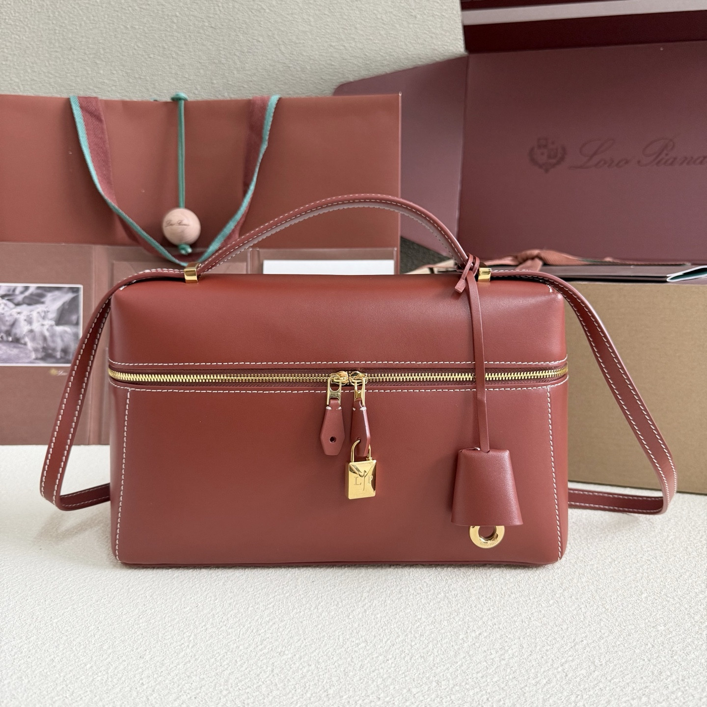 L**o p*ana extra pocket l27 calfskin 16x27x10cm
